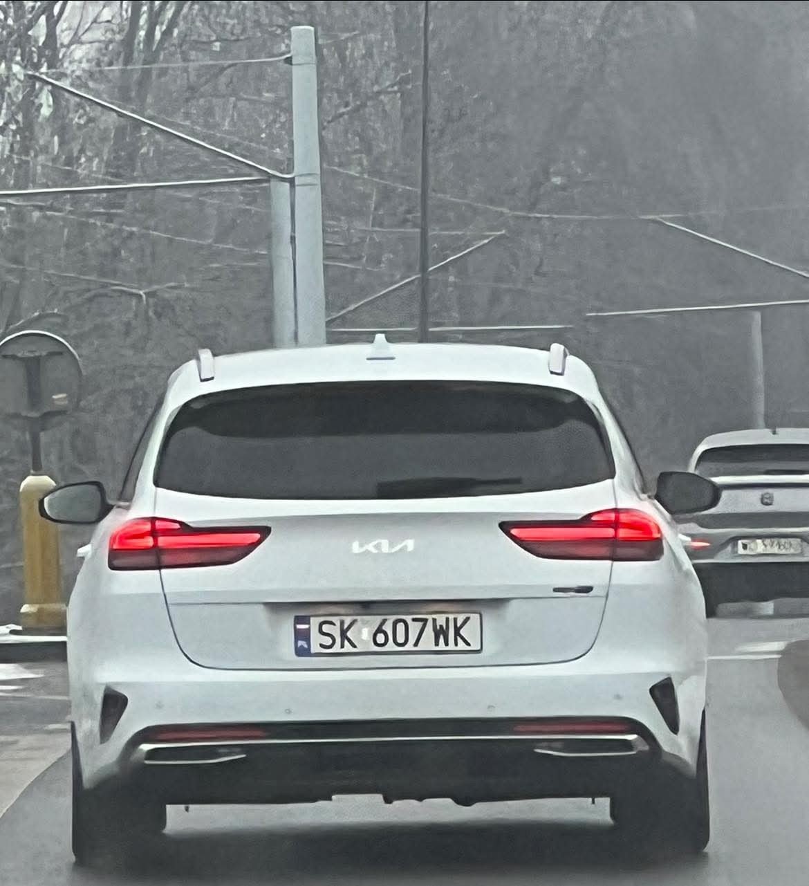 Numer rejestracyjny SK607WK posiada KIA 