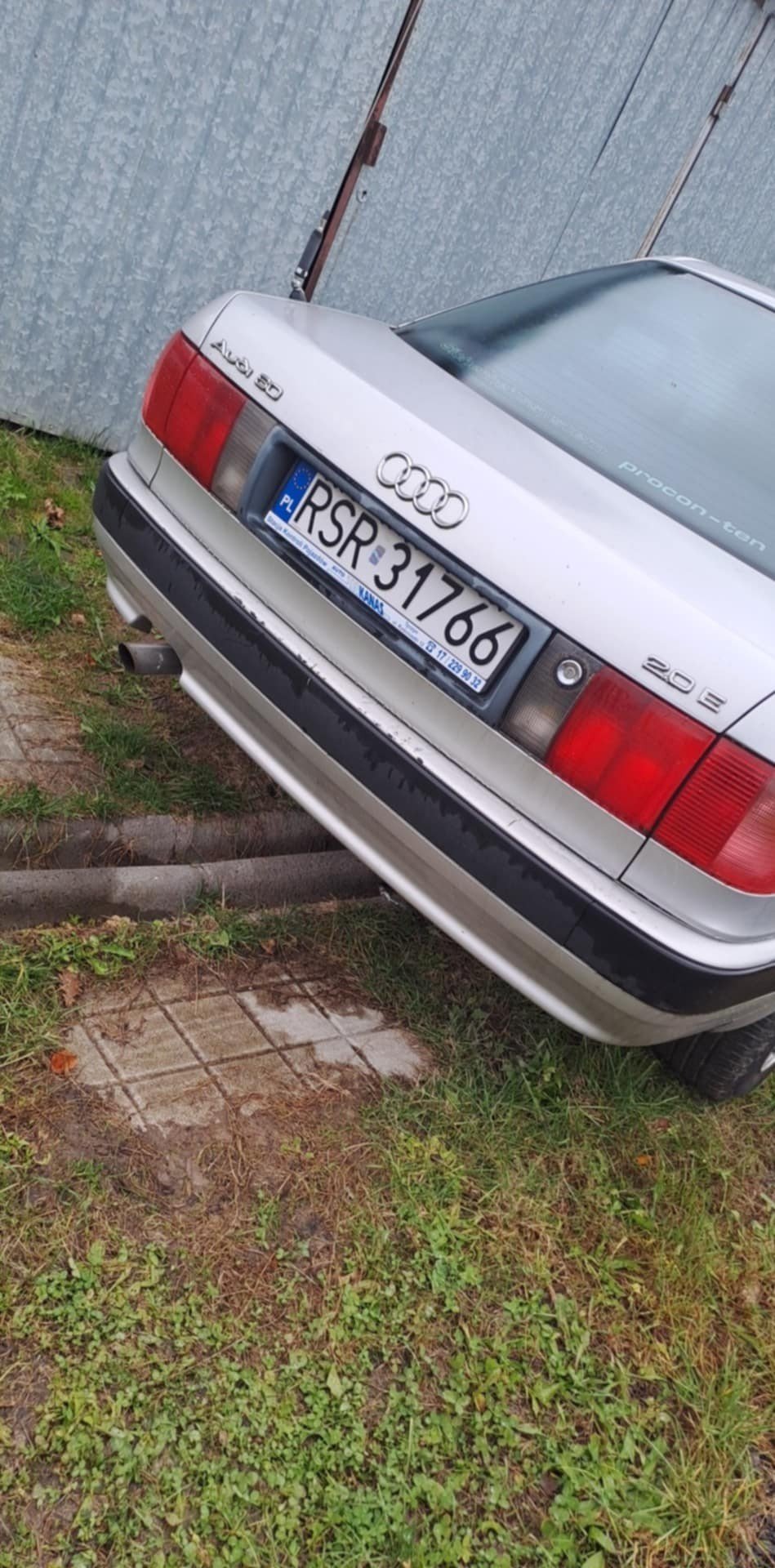 Numer rejestracyjny RSR 31766 posiada AUDI 80 - RSR31766