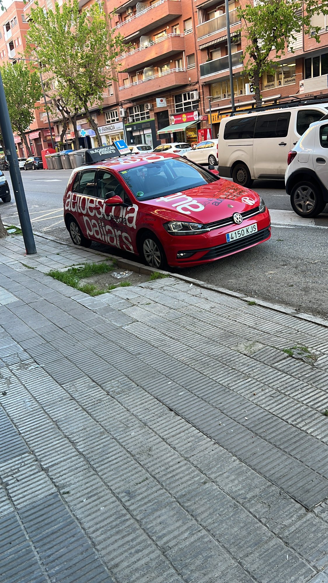 Numer rejestracyjny 4150KJS posiada VOLKSWAGEN GOLF