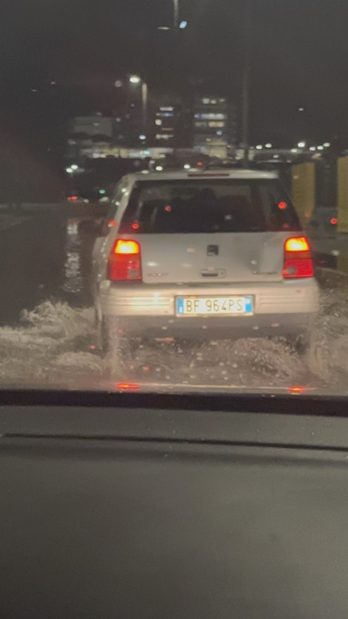 Numer rejestracyjny BF964PS posiada SEAT Arosa