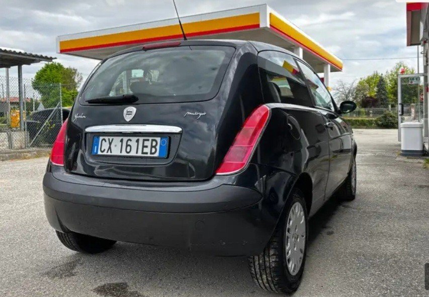 Numer rejestracyjny CX161EB posiada LANCIA Ypsilon