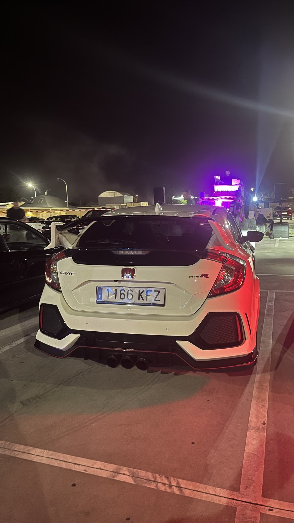 Numer rejestracyjny 1166KFZ posiada HONDA CIVIC