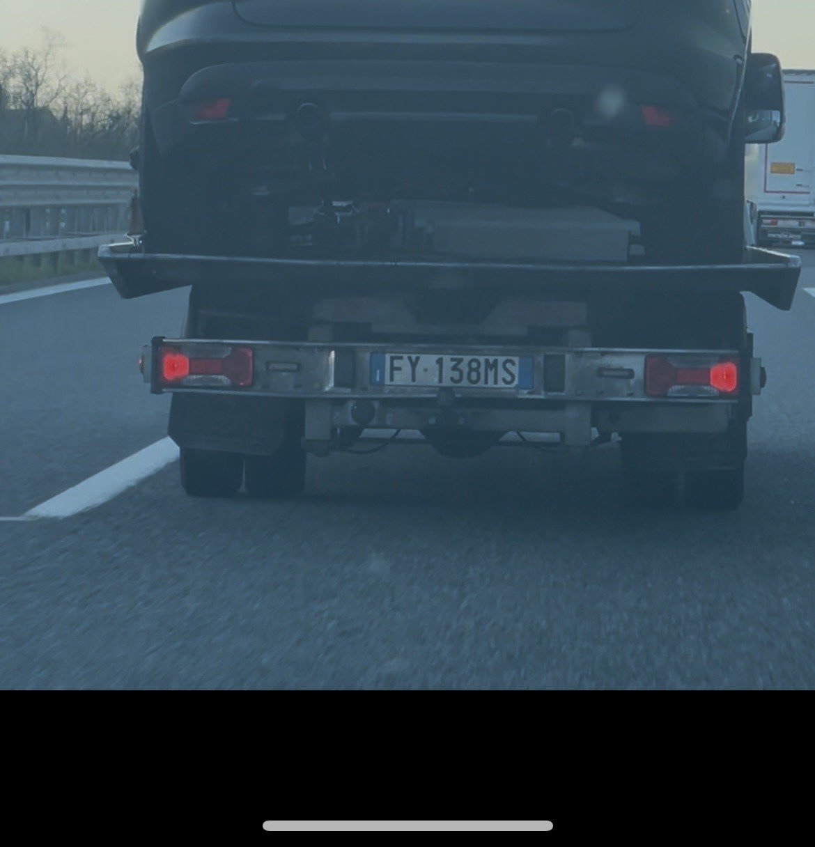 Numer rejestracyjny FY138MS posiada IVECO Daily