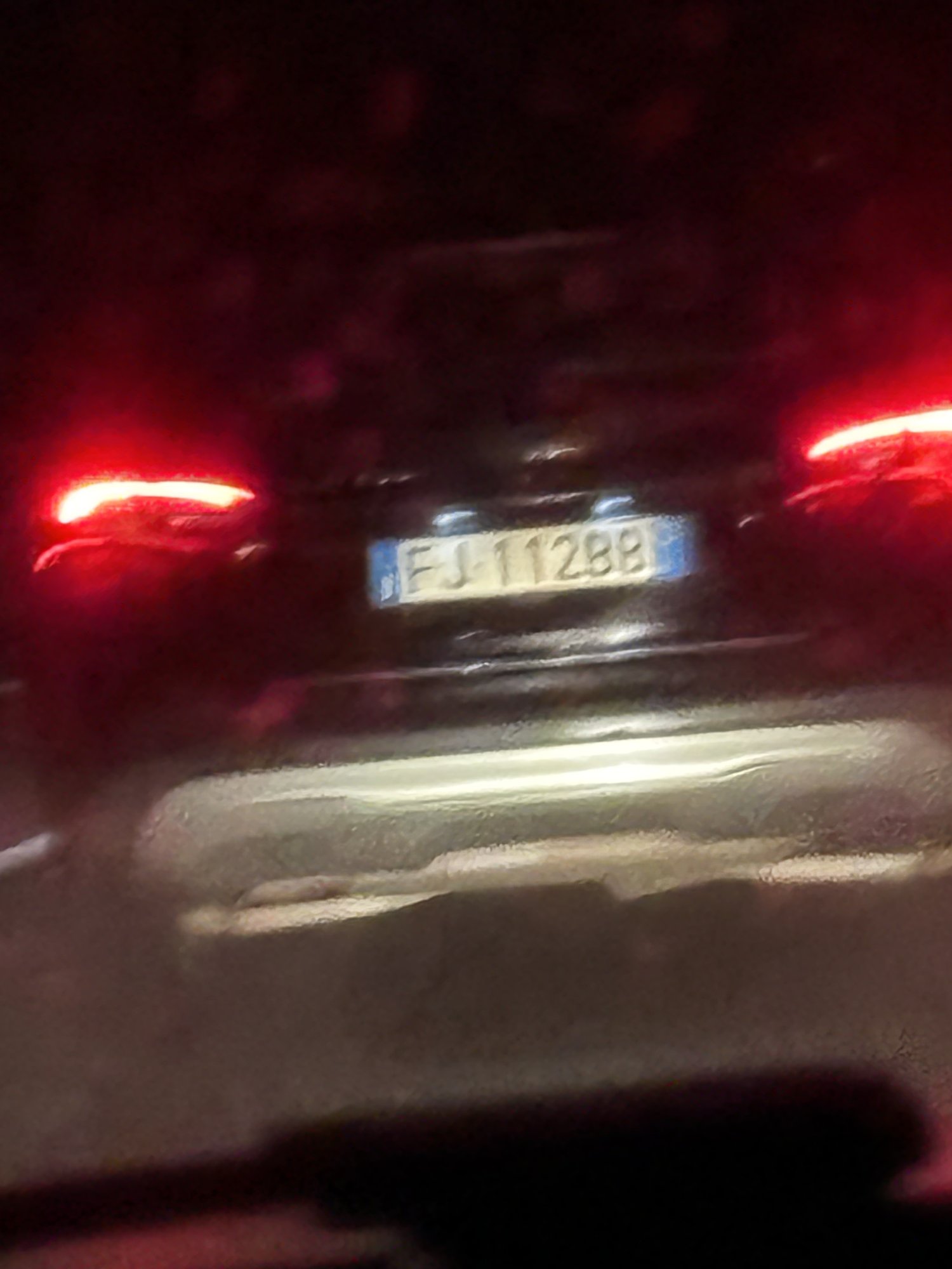 Numer rejestracyjny FJ112BB posiada MERCEDES GLA