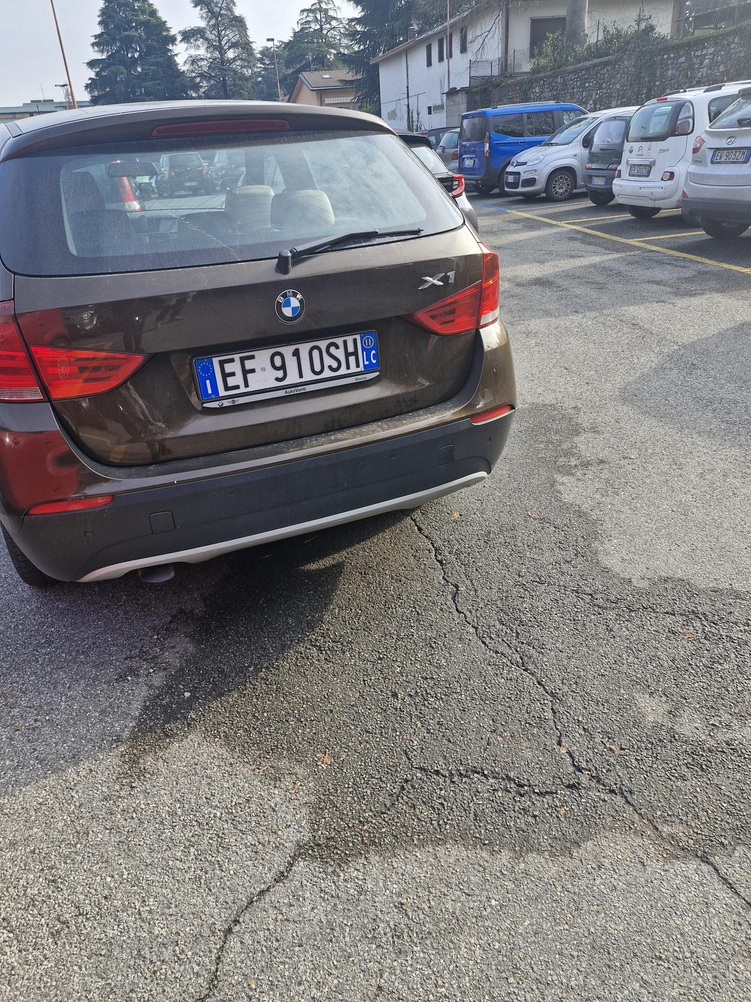 Numer rejestracyjny EF910SH posiada BMW X1