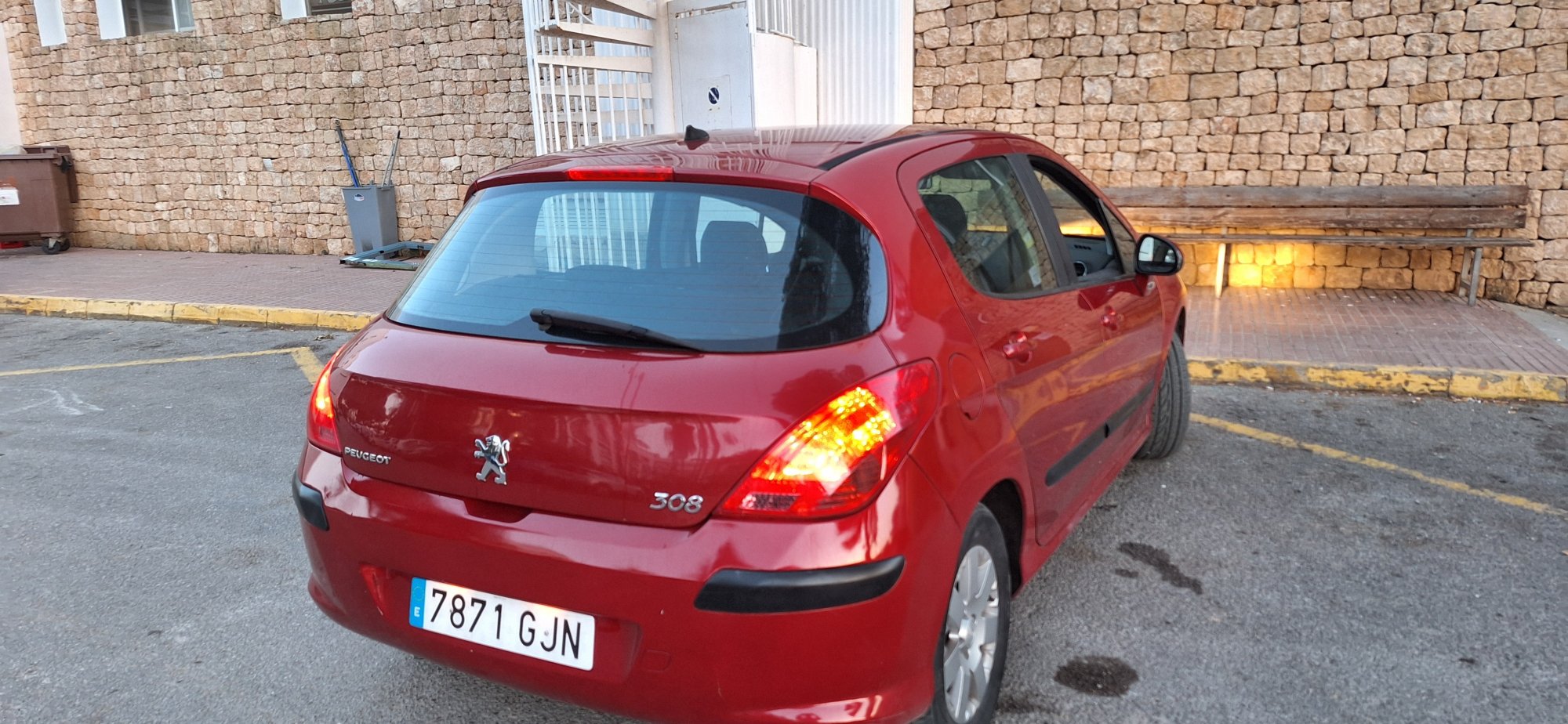 Numer rejestracyjny 7871GJN posiada PEUGEOT 308