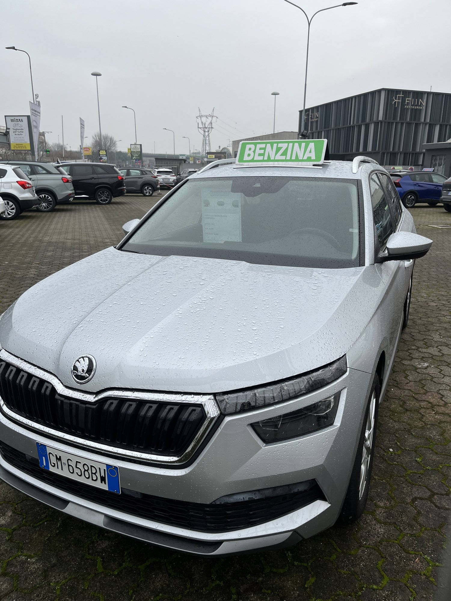 Numer rejestracyjny GM658BW posiada SKODA Kamiq Kamiq 1.0 TSI 110 CV Monte Carlo (81 kw)