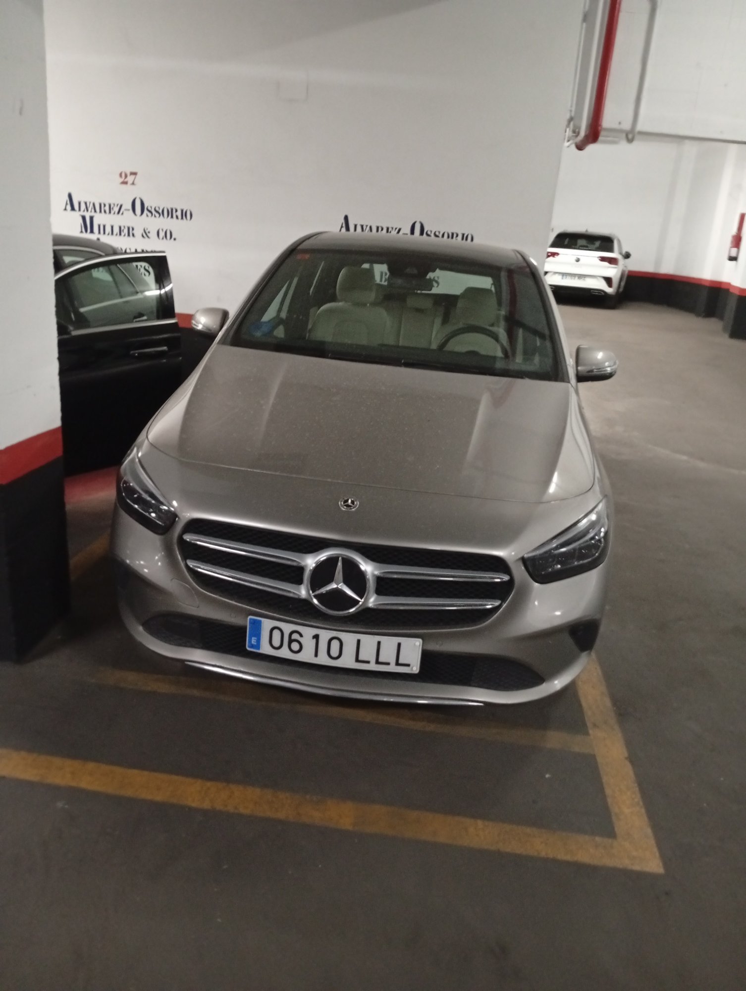 Numer rejestracyjny 0610LLL posiada MERCEDES B (247)