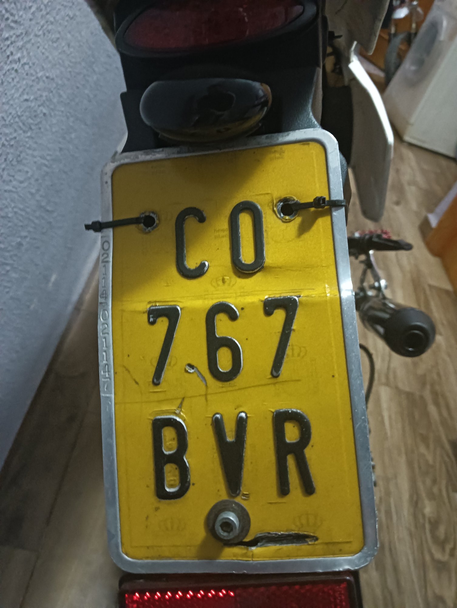 Numer rejestracyjny CO767BVR posiada  