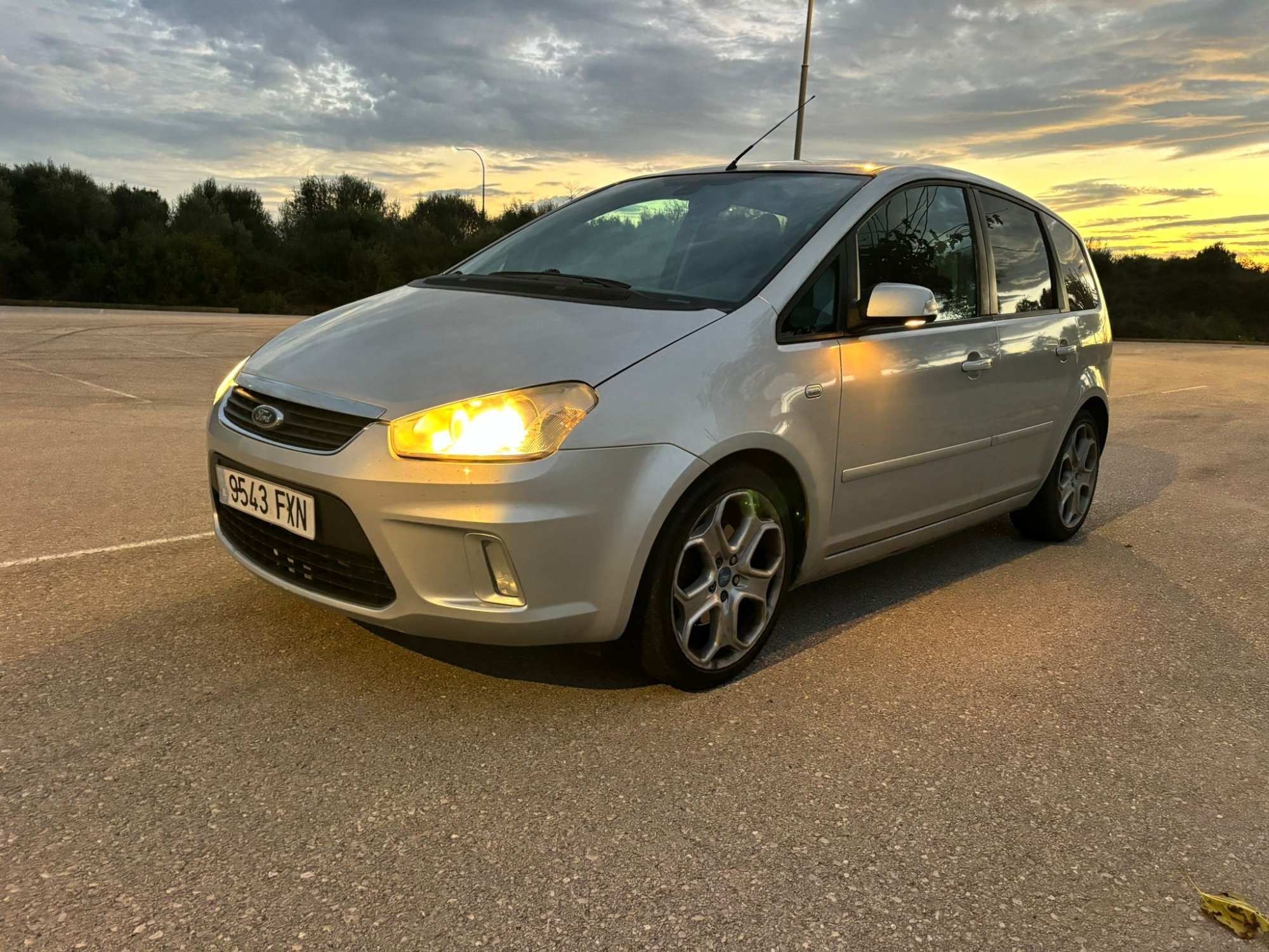 Numer rejestracyjny 9543FXN posiada FORD FOCUS C-MAX