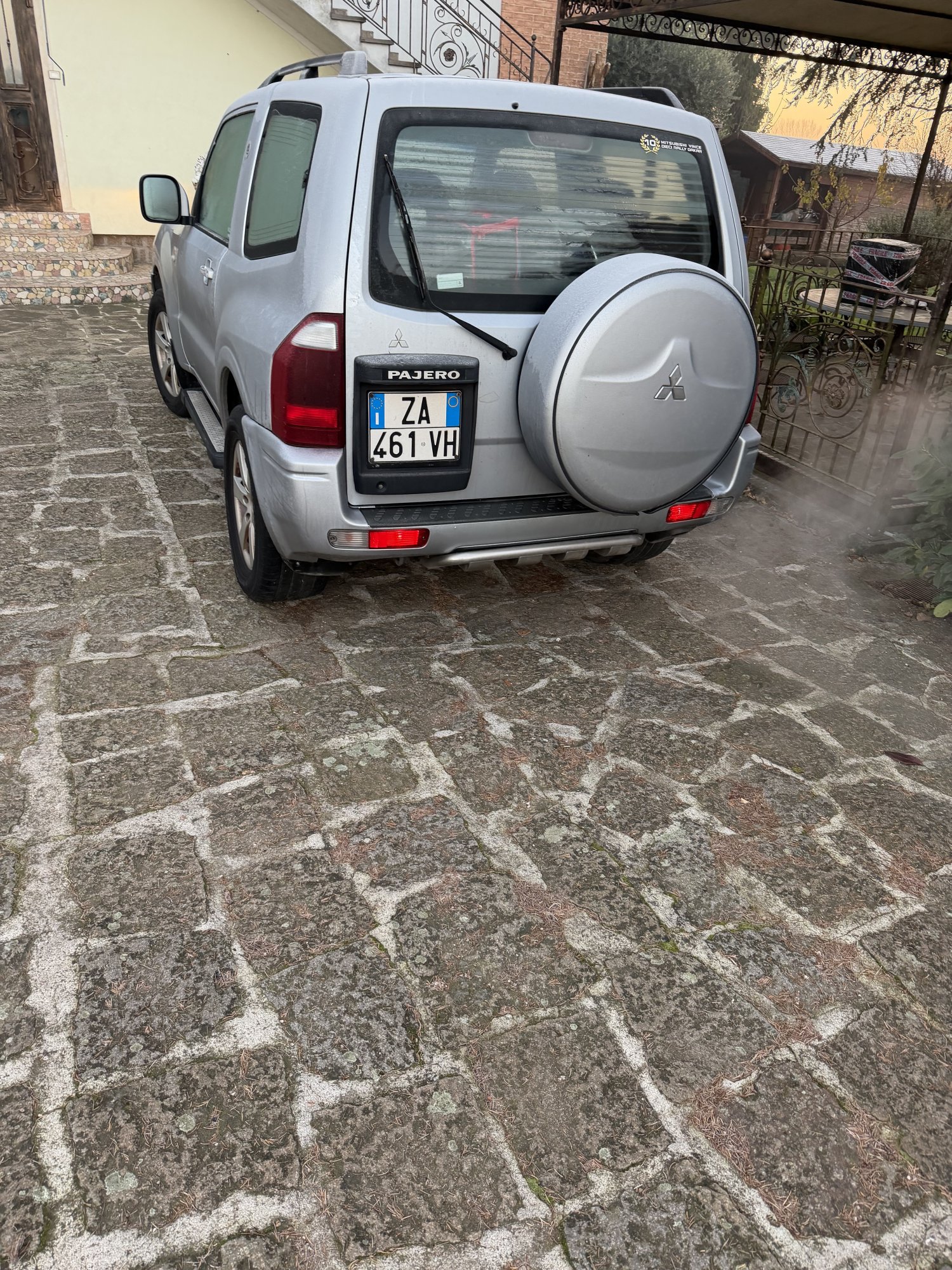 Numer rejestracyjny ZA461VH posiada MITSUBISHI Pajero