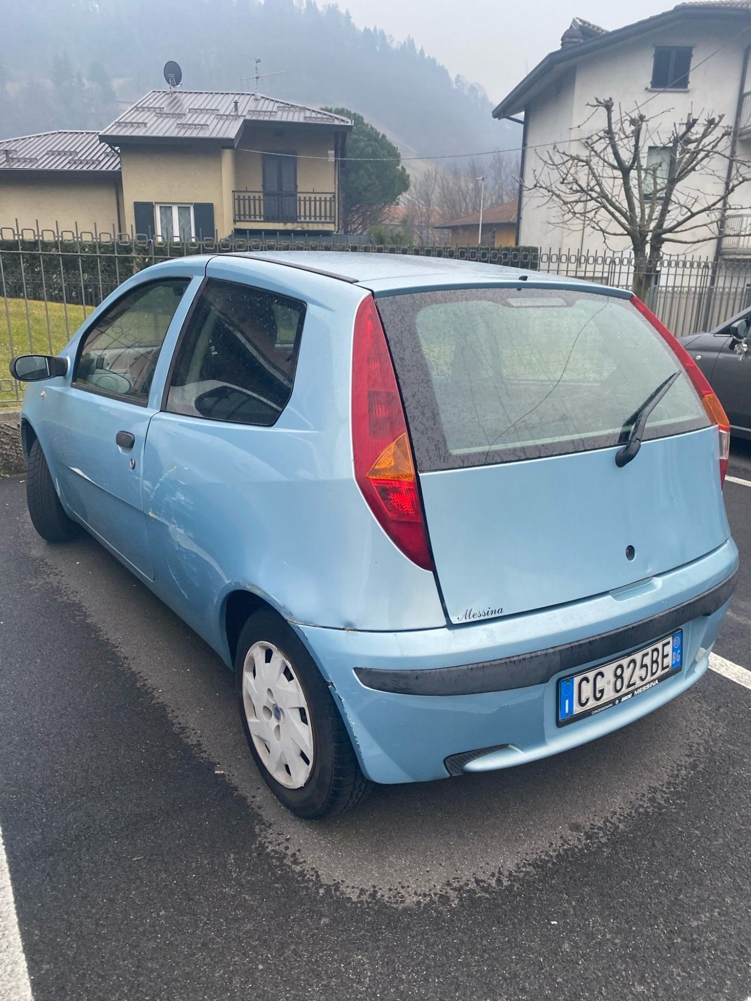 Numer rejestracyjny CG825BE posiada FIAT Punto 2a serie