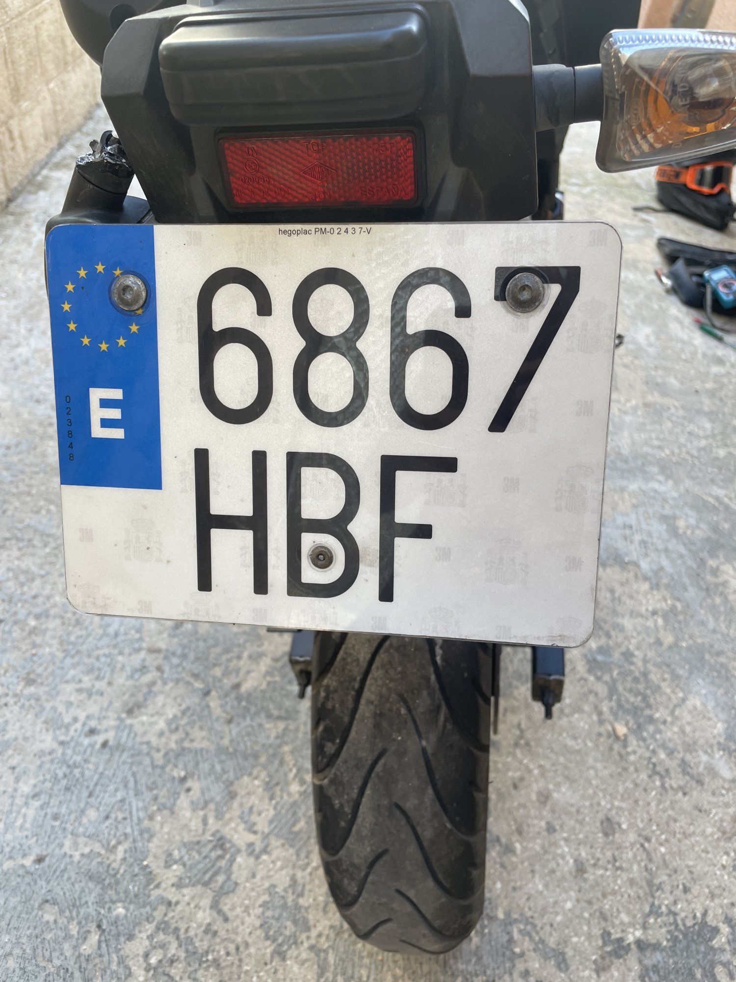 Numer rejestracyjny 6867HBF posiada YAMAHA WR 125