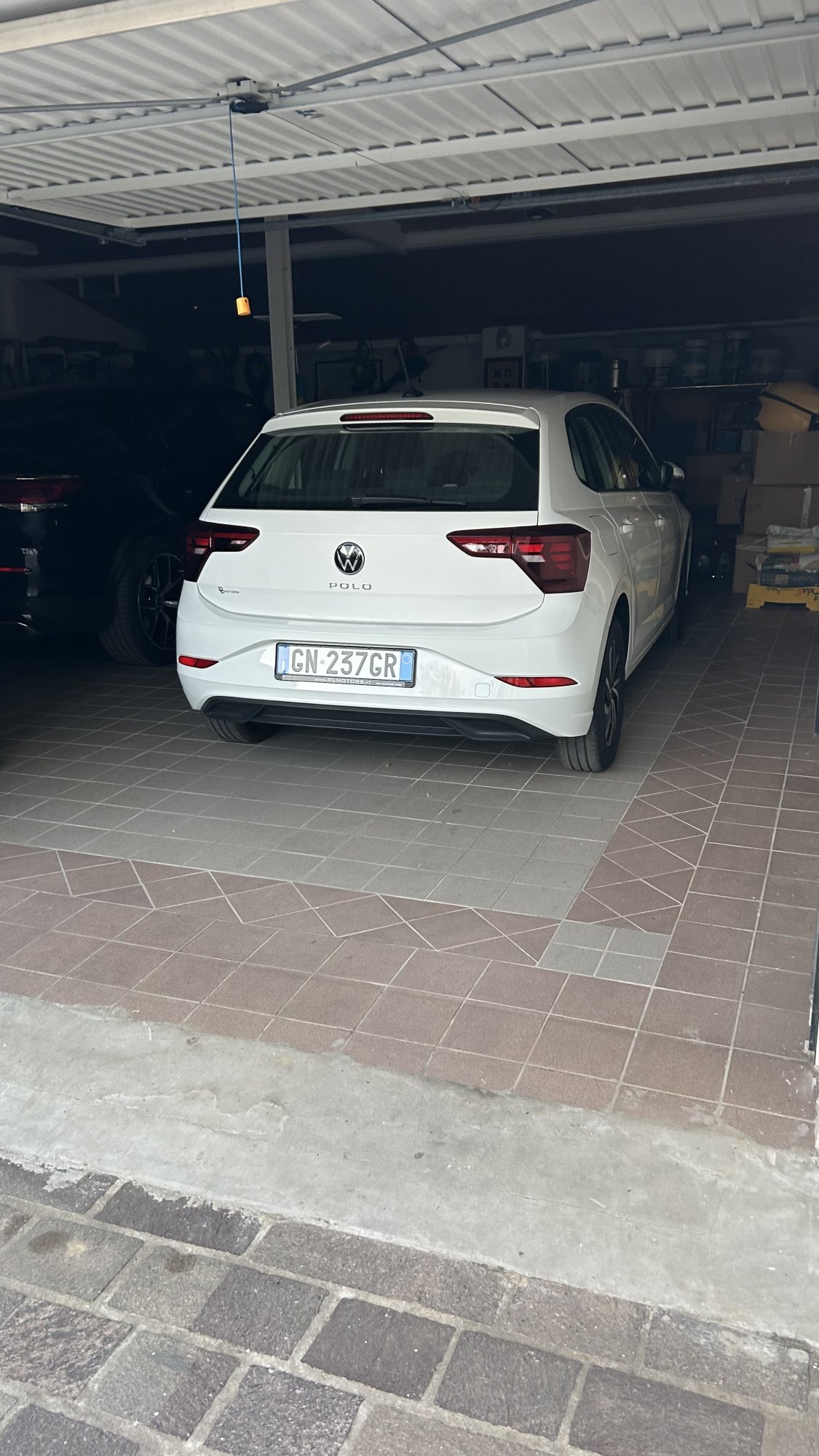 Numer rejestracyjny GN237GR posiada VOLKSWAGEN Polo 6a serie