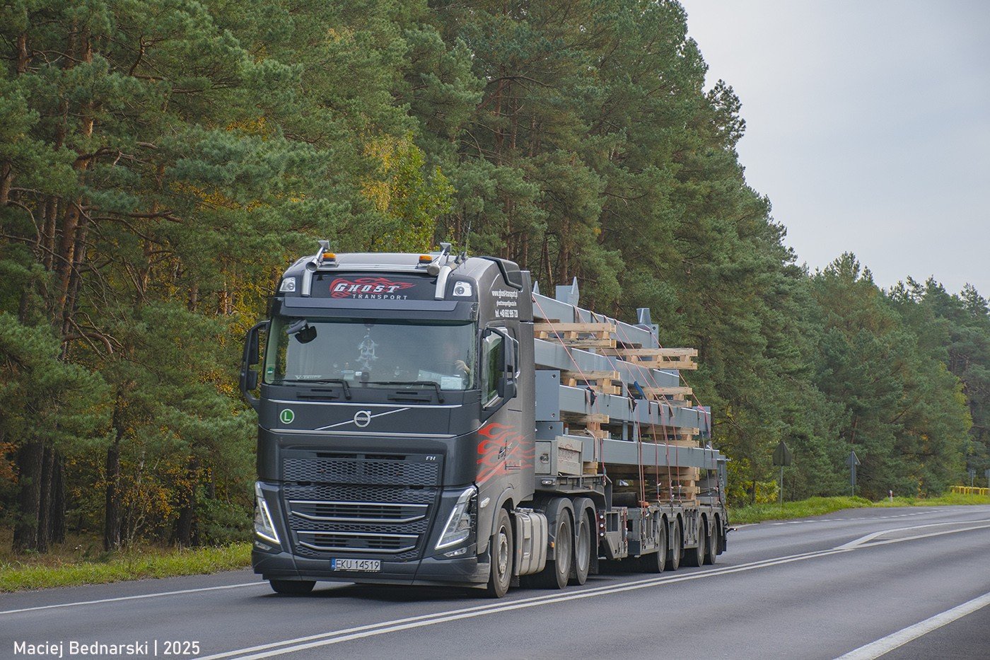 Numer rejestracyjny EKU 14519 posiada VOLVO FH VTJ3T - EKU14519