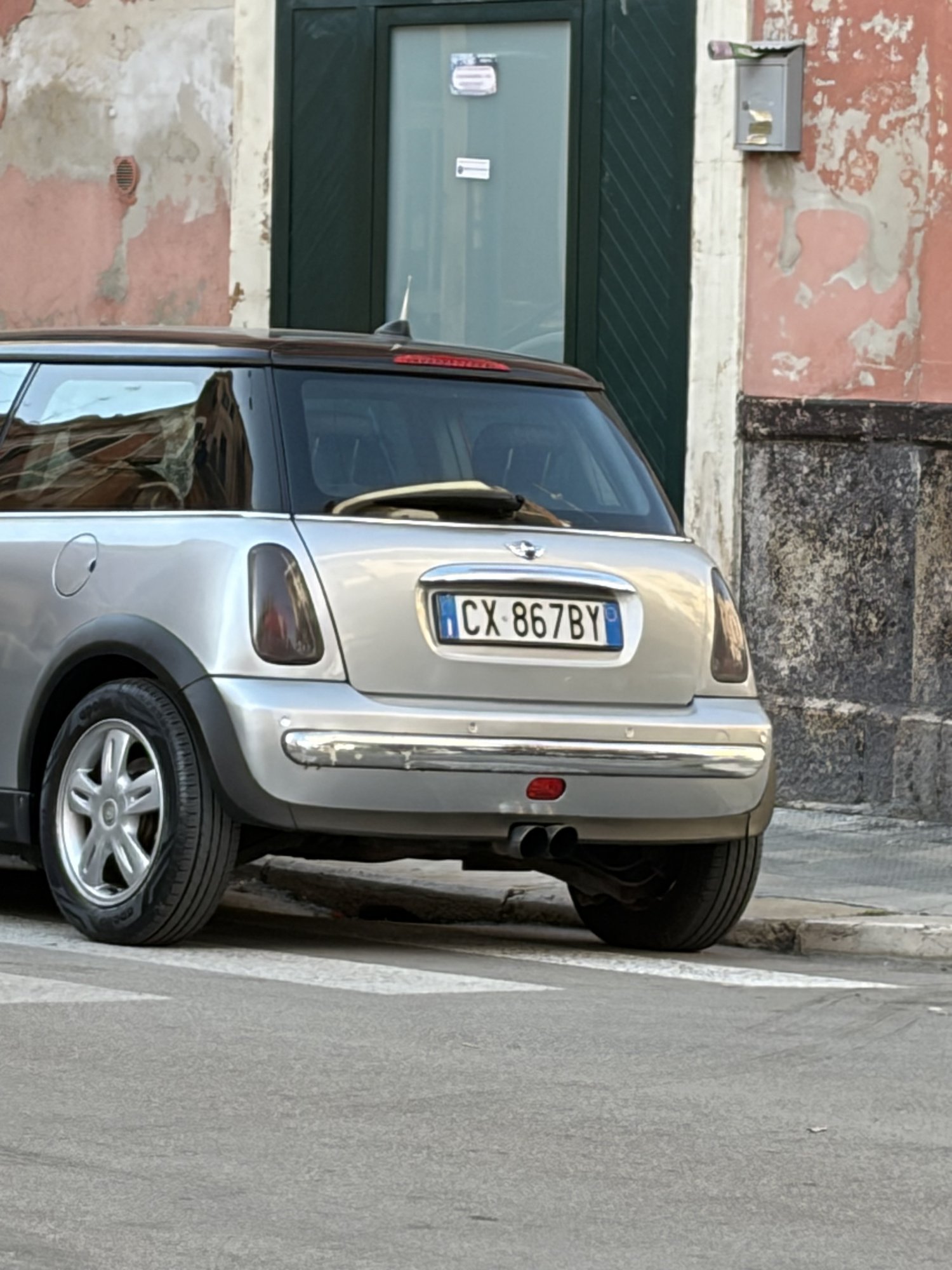 Numer rejestracyjny CX867BY posiada MINI Mini 2a serie