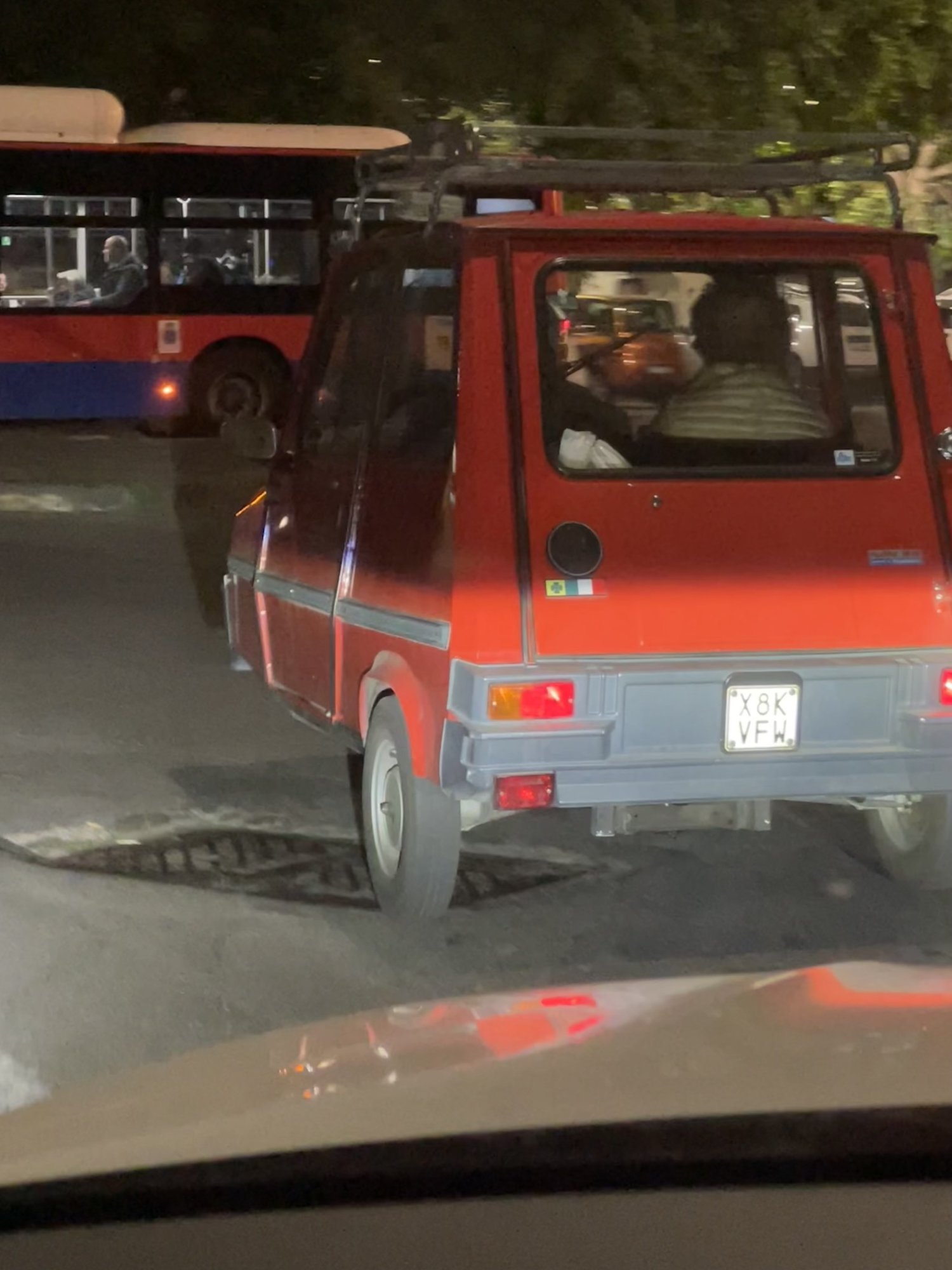 Numer rejestracyjny X8KVFW posiada  