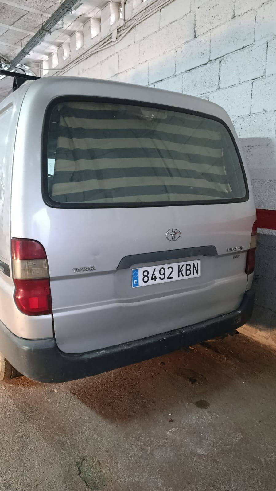 Numer rejestracyjny 8492KBN posiada TOYOTA HI-ACE