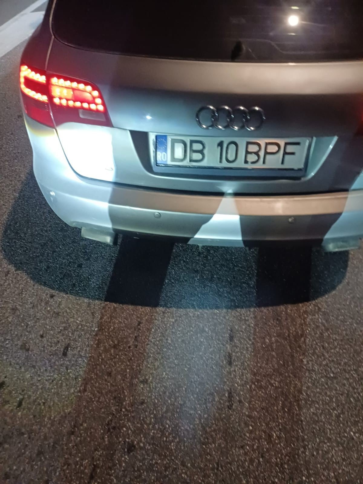 Numer rejestracyjny DB10BPF posiada Audi 