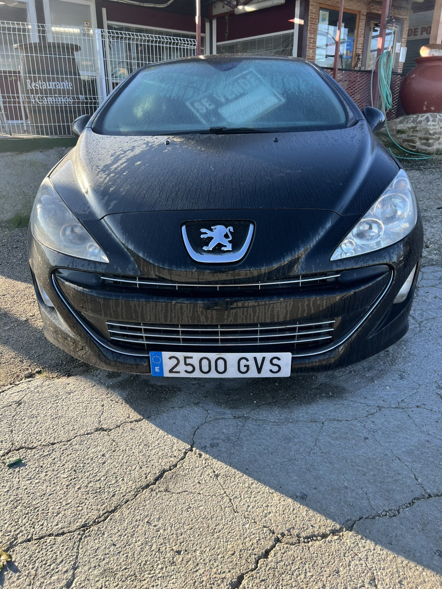 Numer rejestracyjny 2500GVS posiada PEUGEOT 308