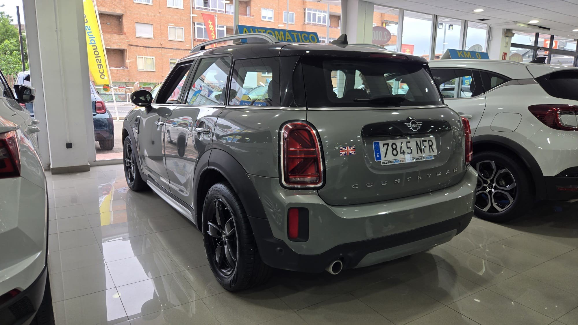 Numer rejestracyjny 7845NFR posiada MINI COUNTRYMAN