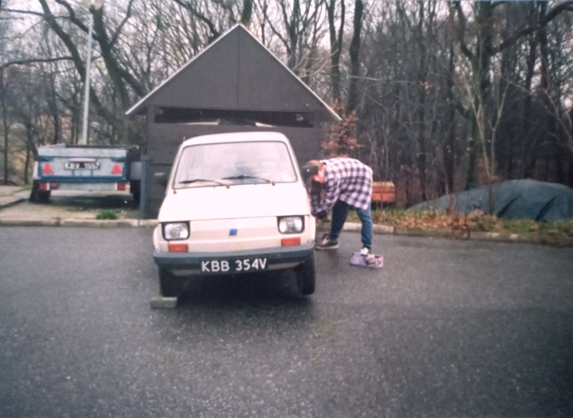 Numer rejestracyjny KBB354V posiada Fiat 126