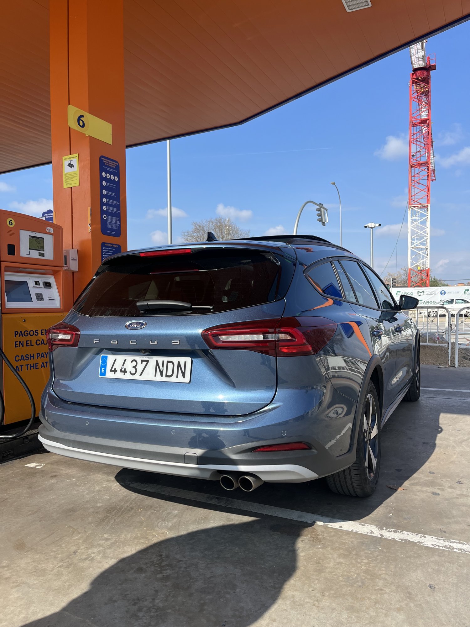 Numer rejestracyjny 4437NDN posiada FORD FOCUS