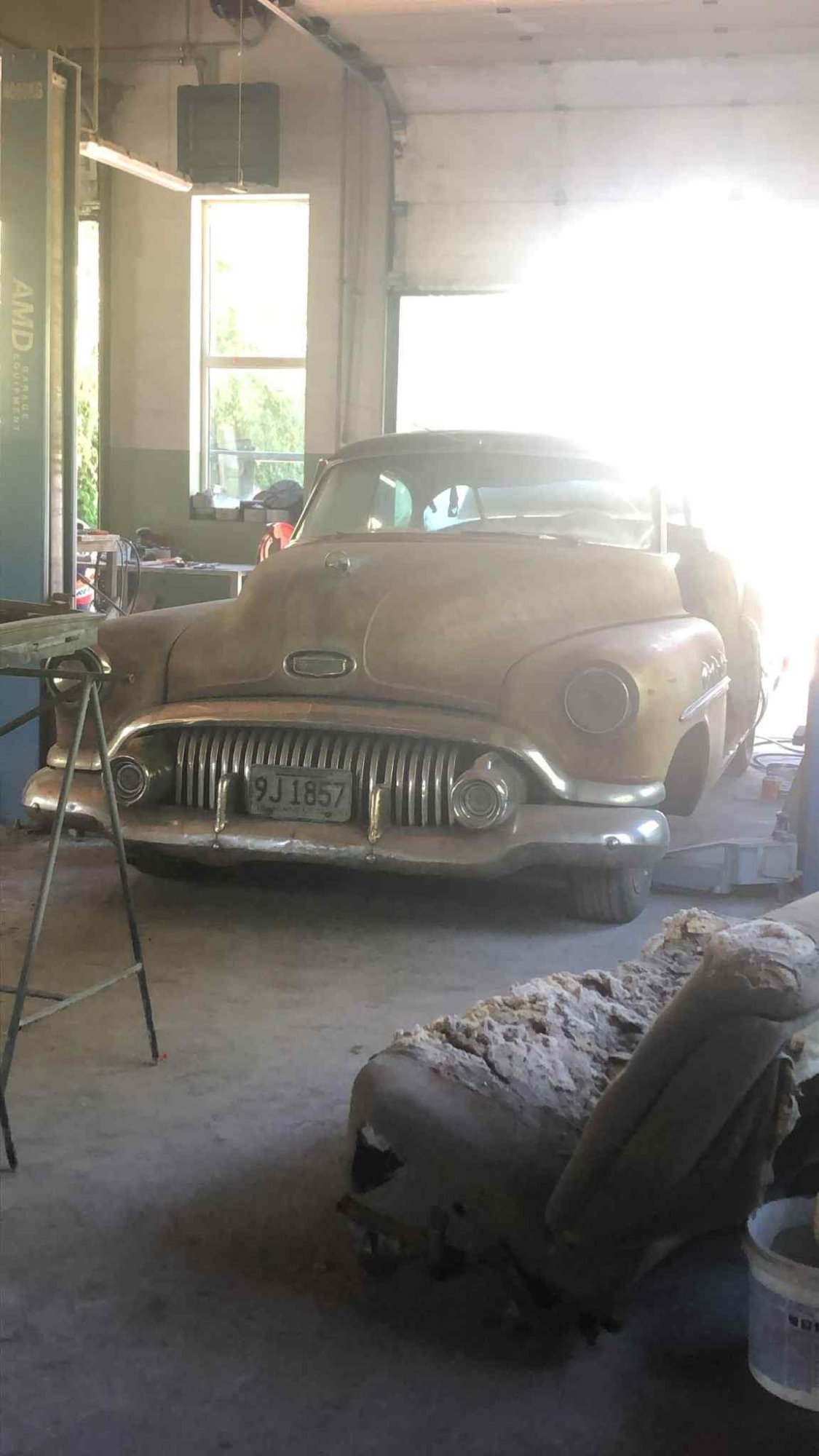 Numer rejestracyjny 9J1857 posiada Buick 