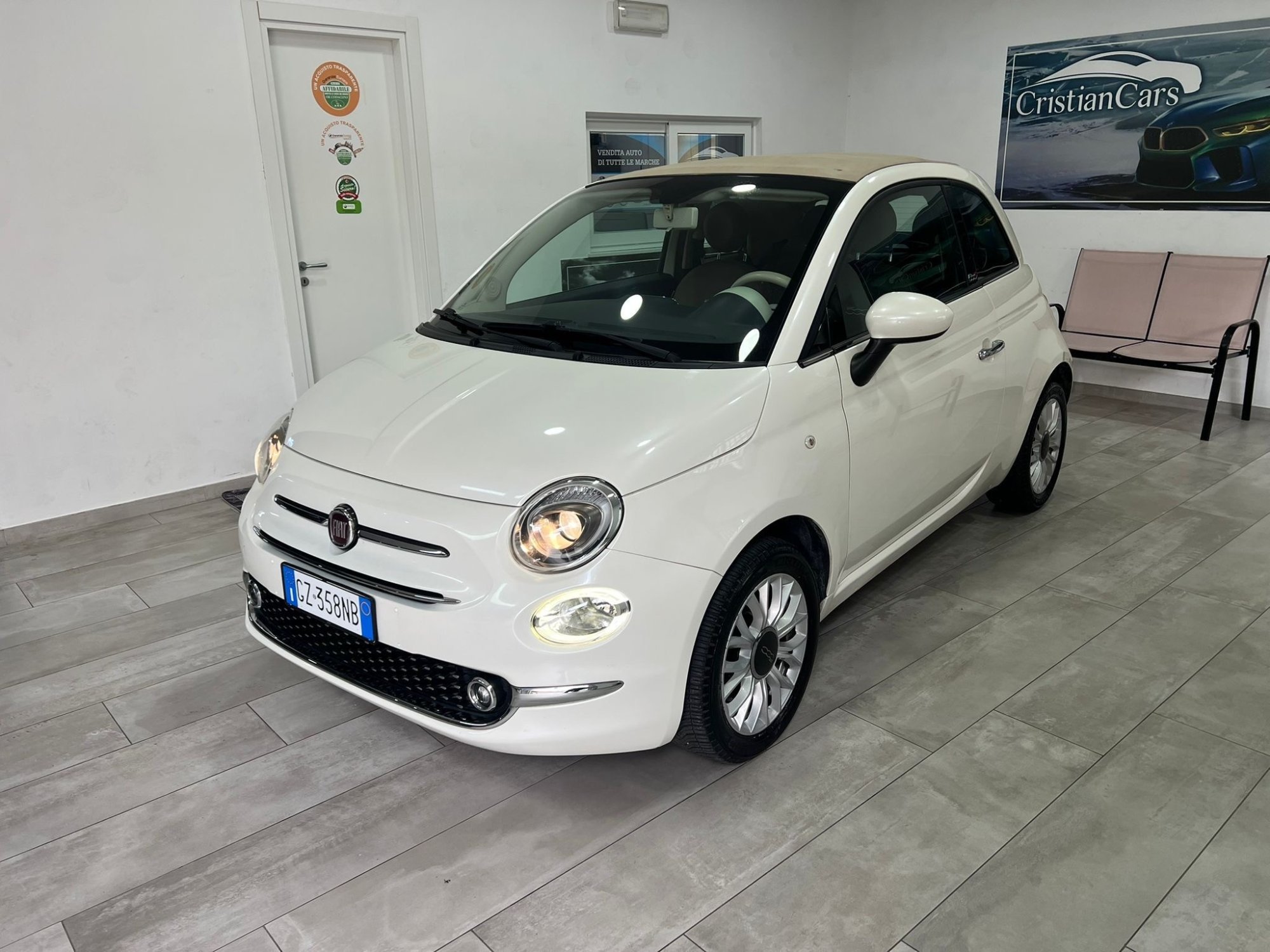 Numer rejestracyjny GZ358NB posiada FIAT 500