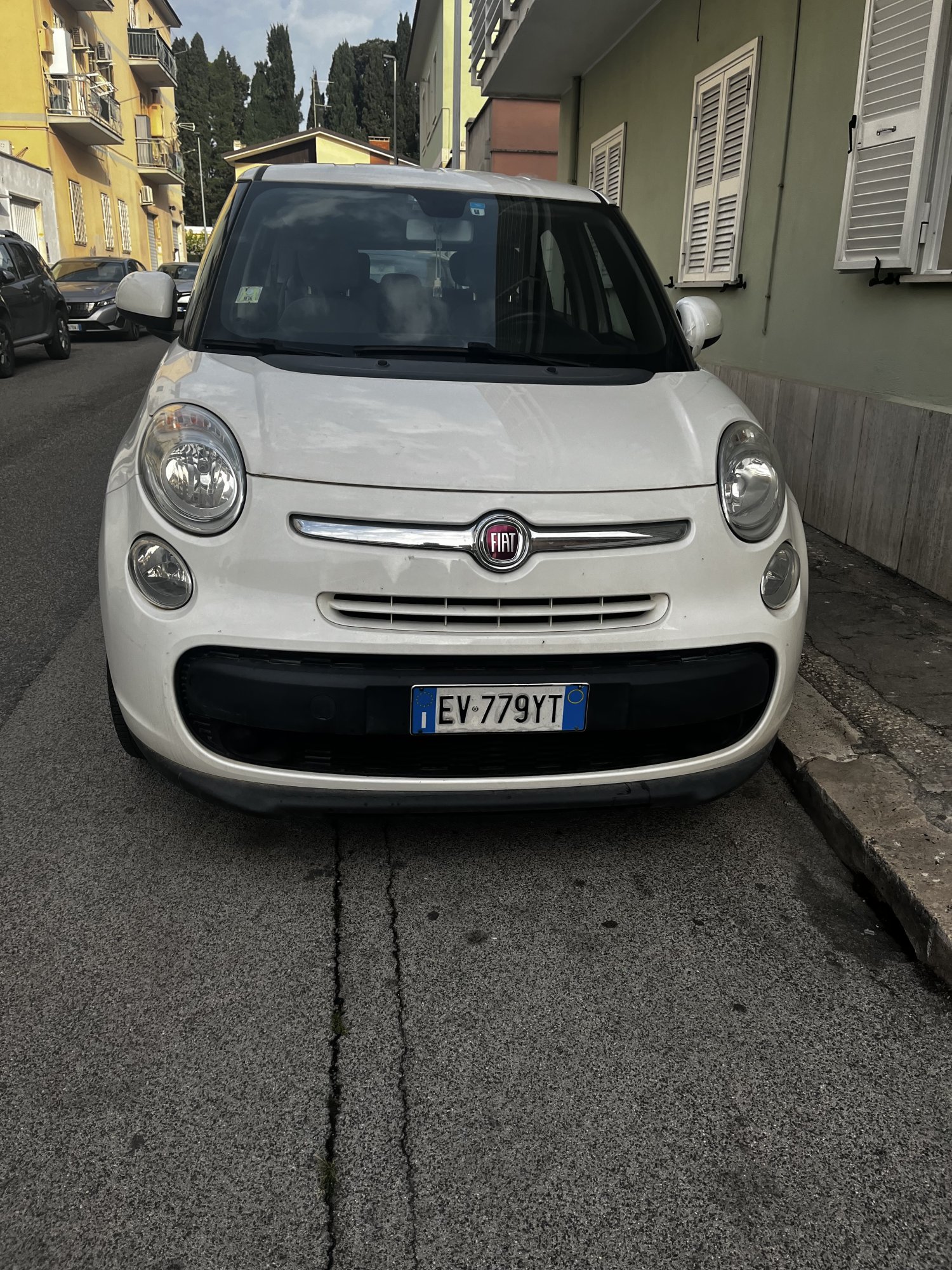 Numer rejestracyjny EV779YT posiada FIAT 500L Living