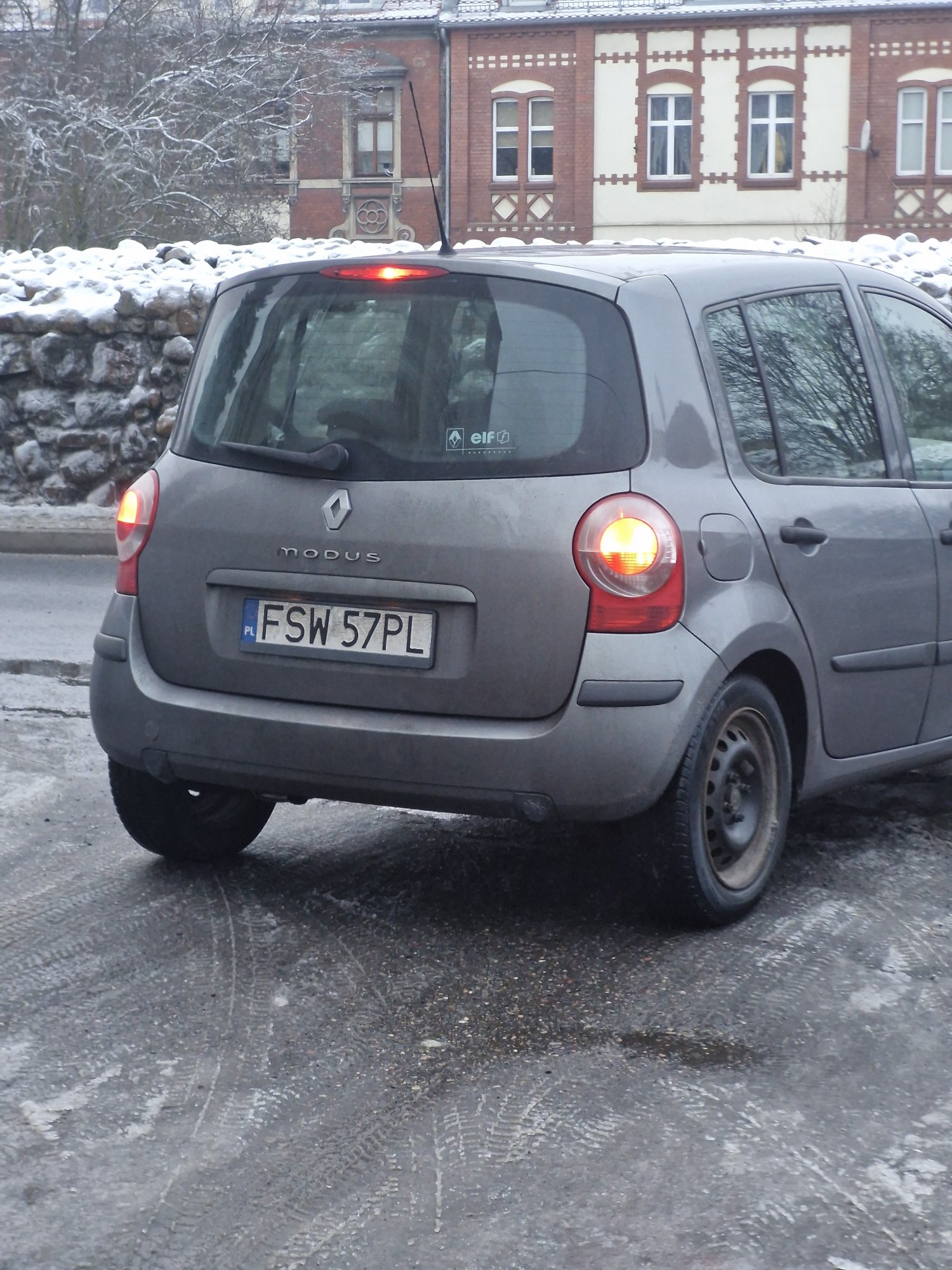 Numer rejestracyjny FSW 57PL posiada RENAULT MODUS - FSW57PL