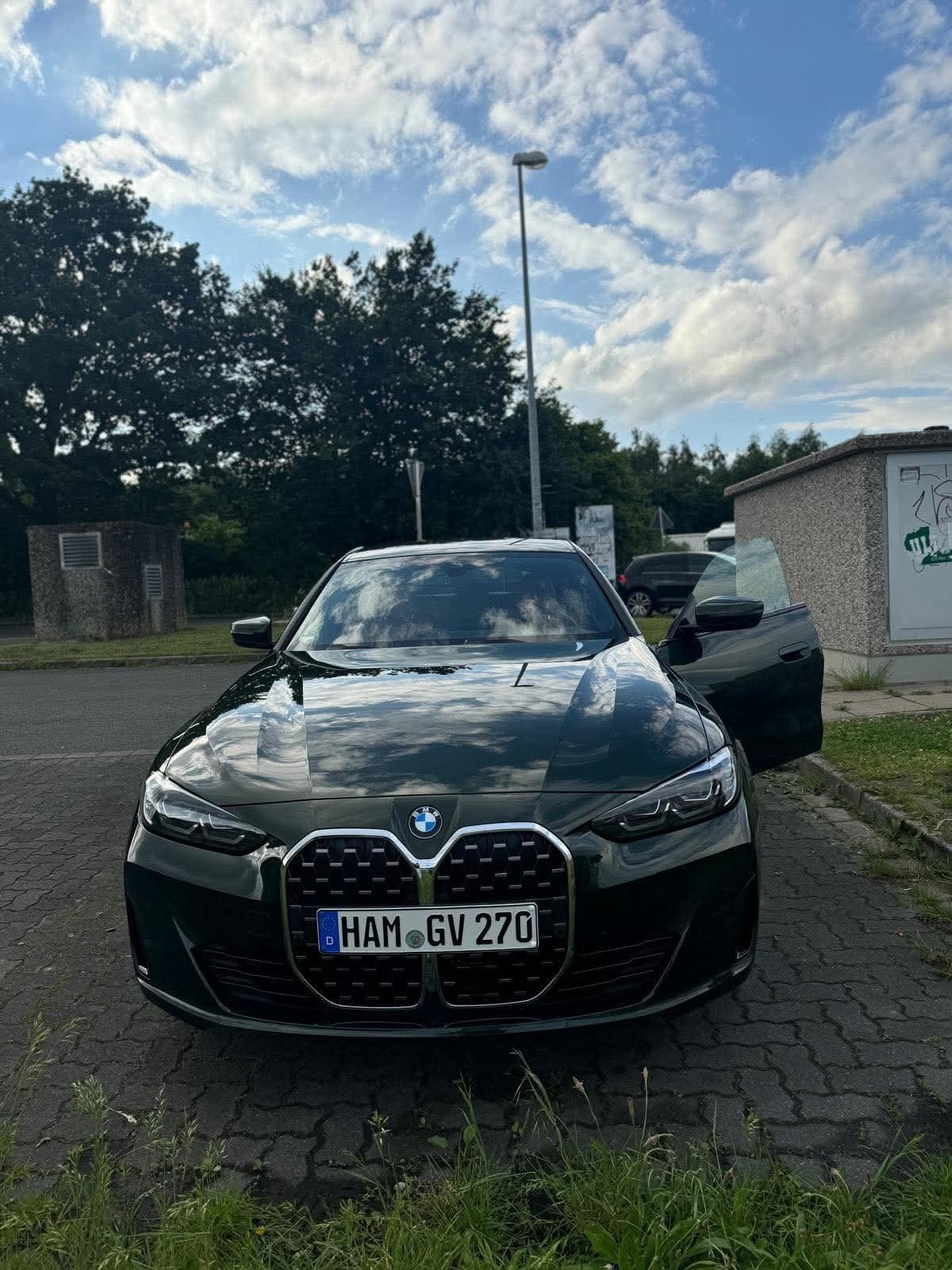 Numer rejestracyjny HAMGV270 posiada BMW 