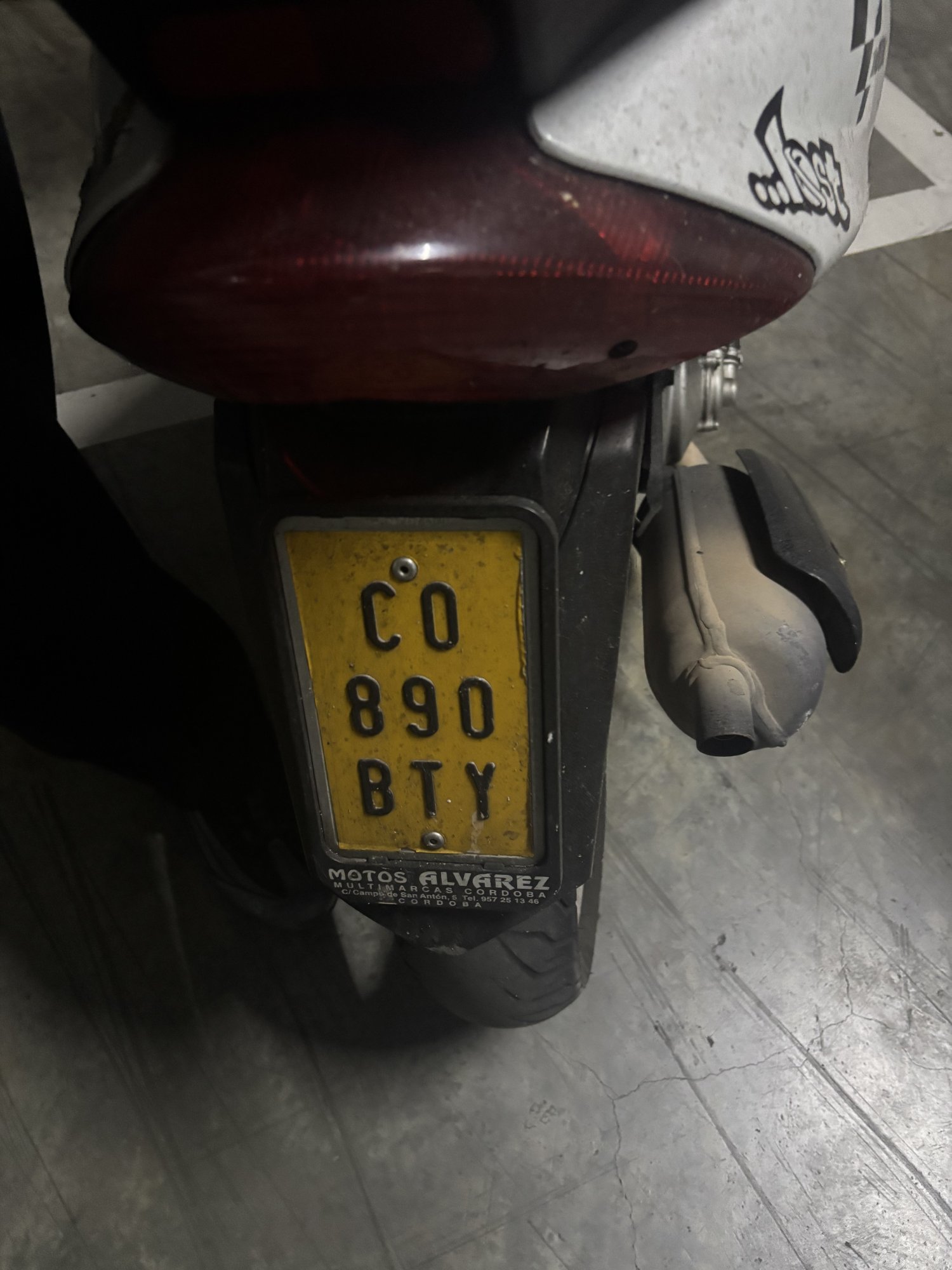 Numer rejestracyjny CO890BTY posiada  