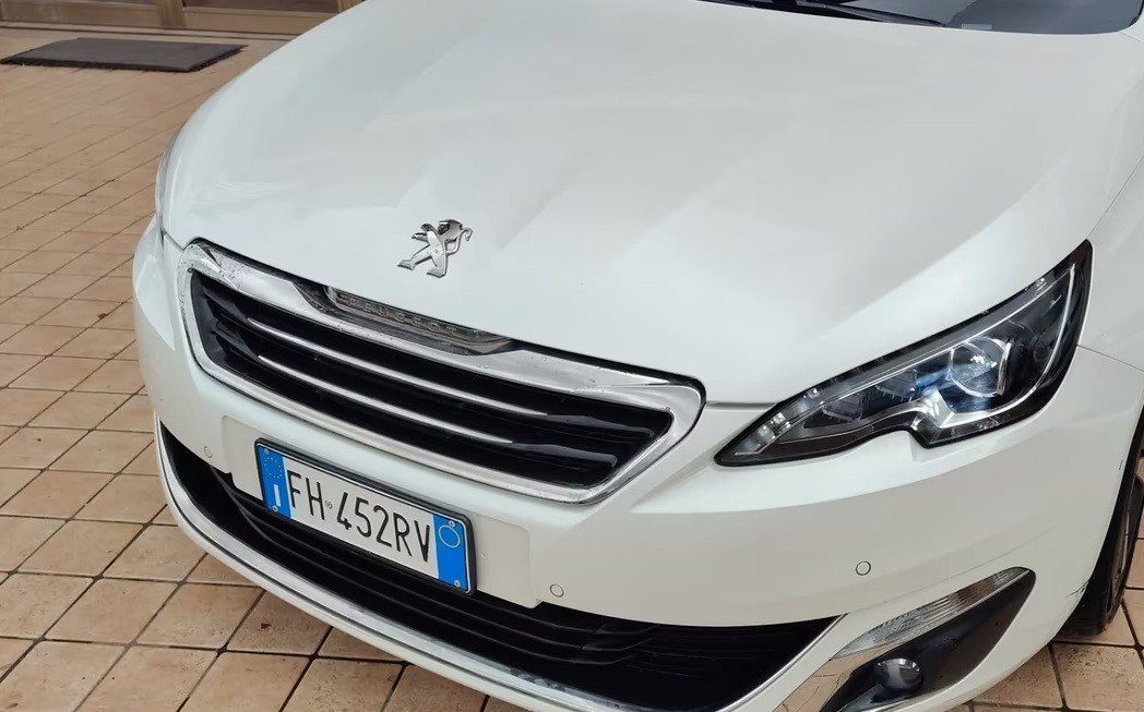 Numer rejestracyjny FH452RV posiada PEUGEOT 308 2a serie