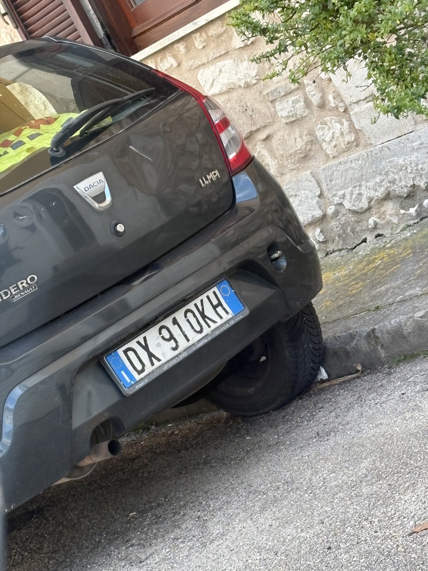 Numer rejestracyjny DX910KH posiada DACIA Sandero 1a serie
