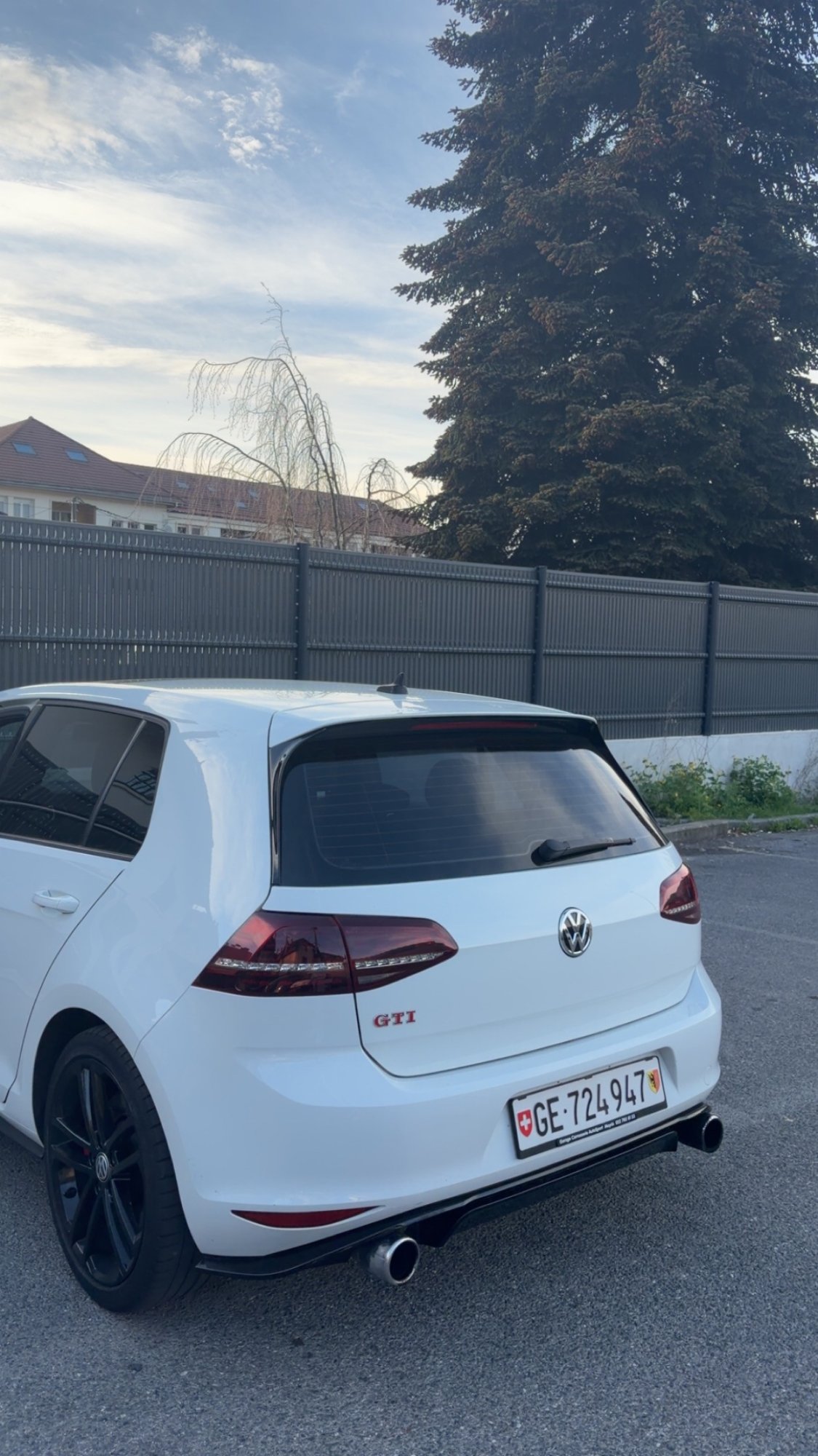 Numer rejestracyjny GE724947 posiada Volkswagen Golf GTI