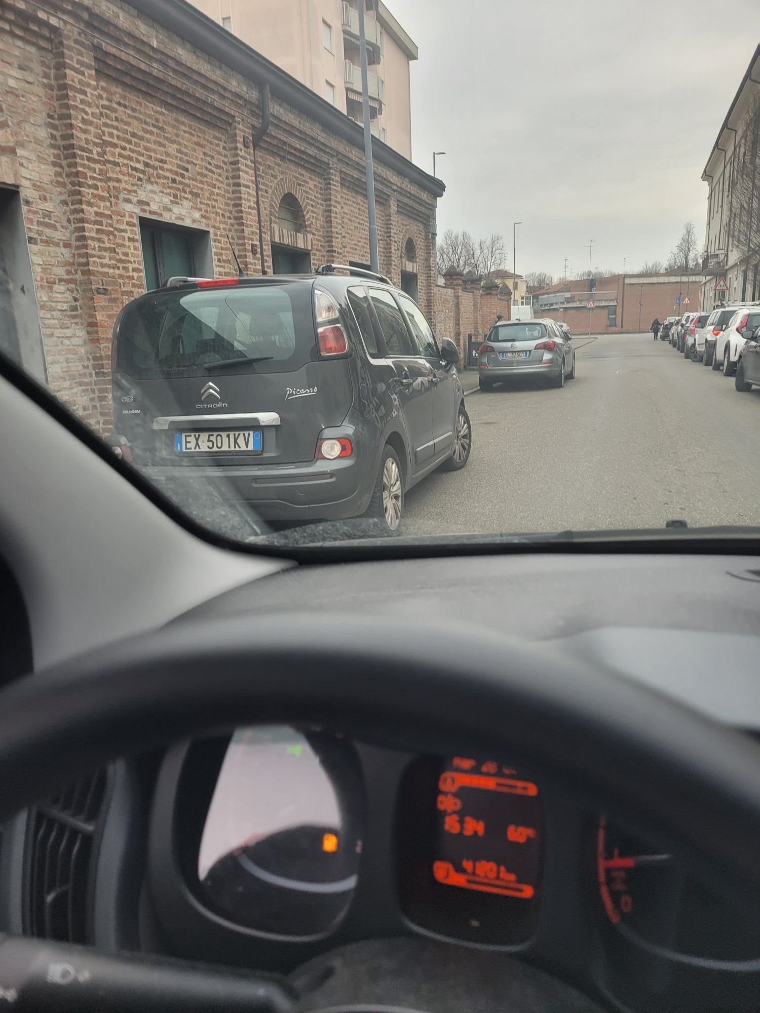 Numer rejestracyjny EX501KV posiada CITROEN C3 Picasso