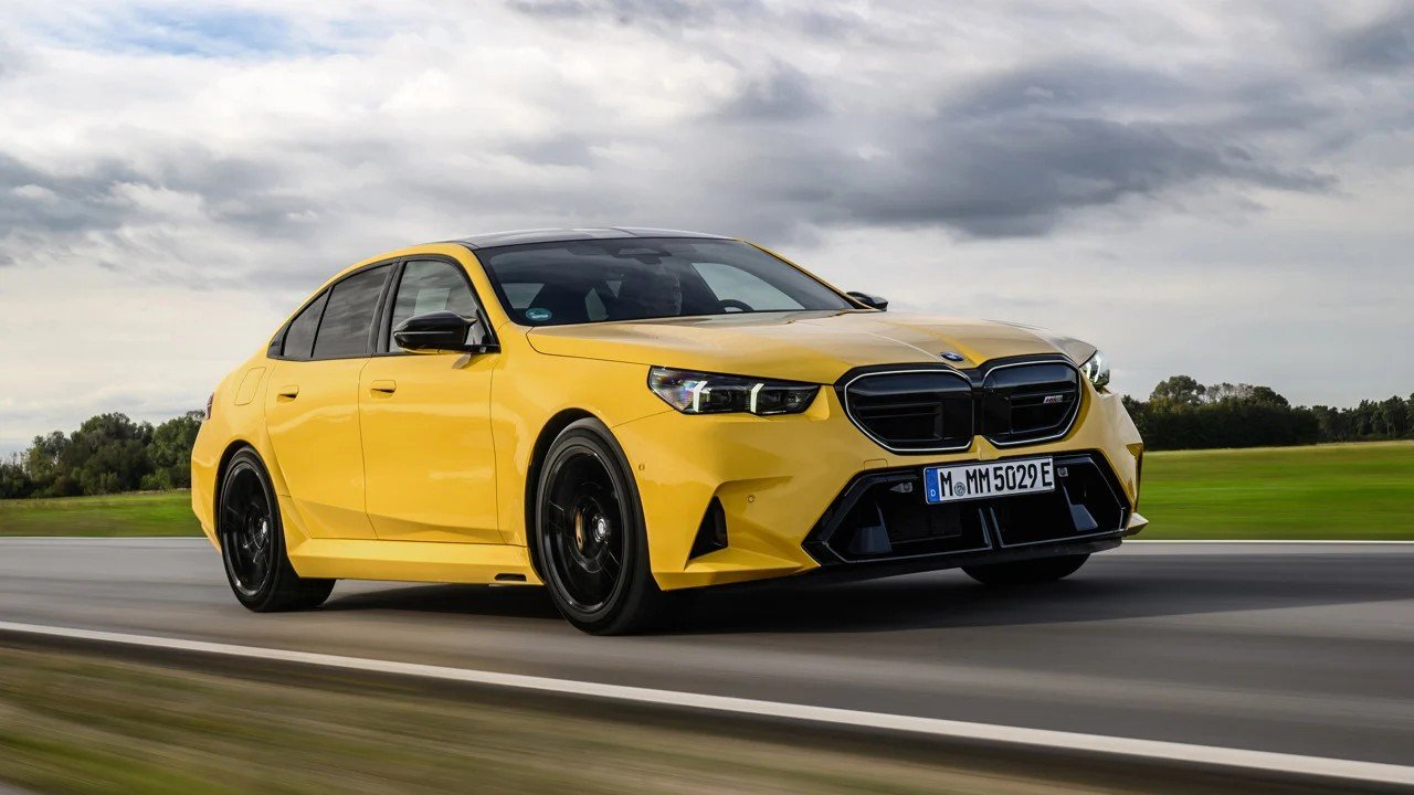 Numer rejestracyjny MMM5029E posiada BMW 