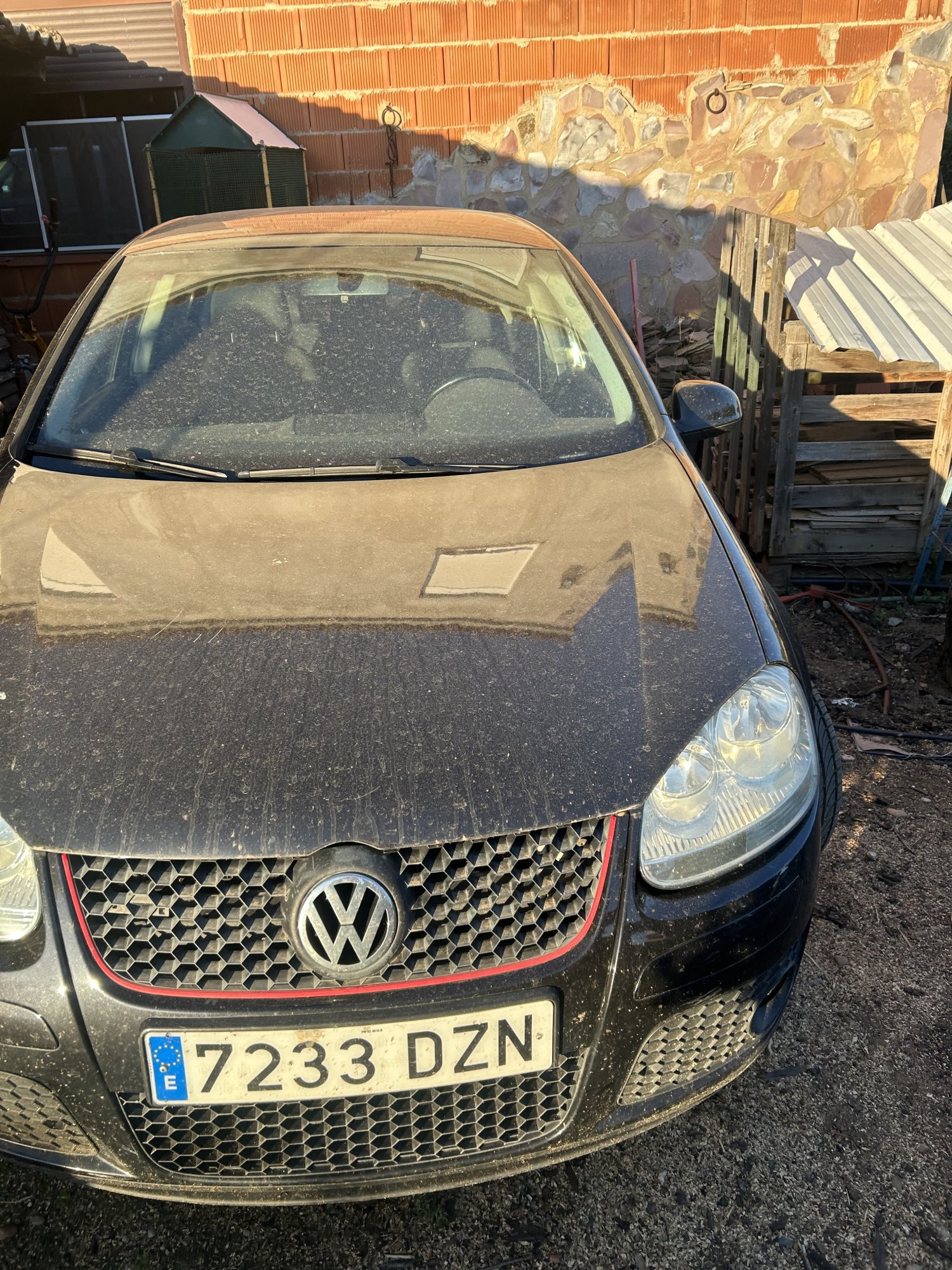 Numer rejestracyjny 7233DZN posiada VOLKSWAGEN GOLF