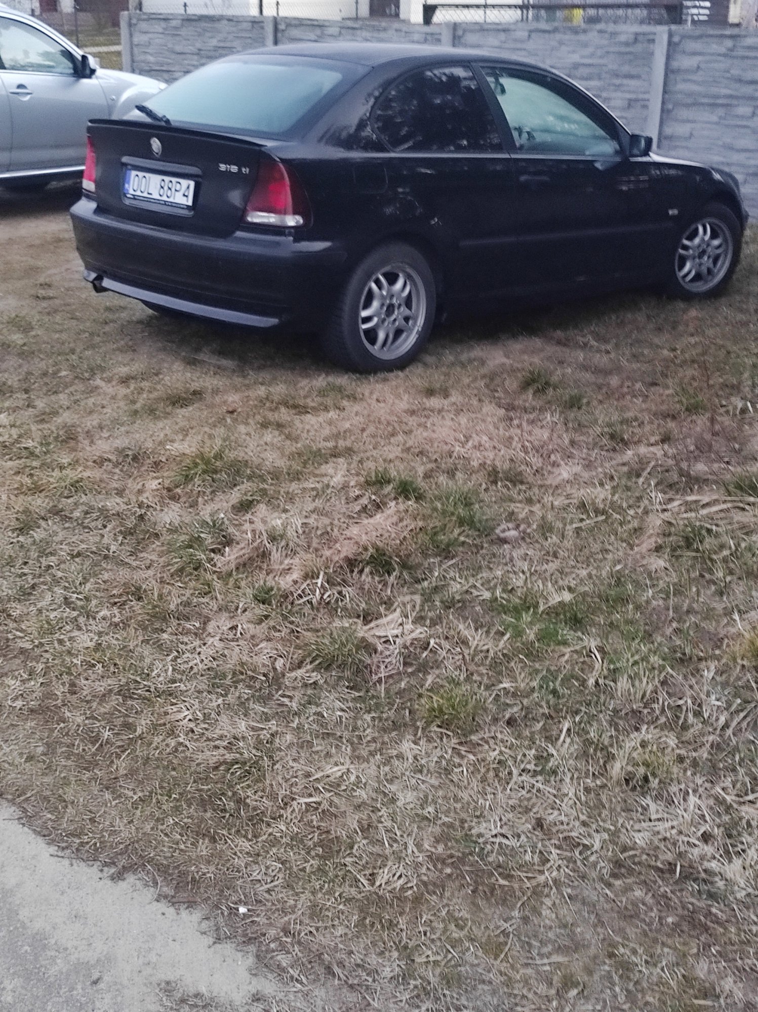 Numer rejestracyjny OOL 88P4 posiada BMW 316ti Compact Kat. MR`01 E3 E46 316ti Compact Kat. MR`01 E3 E46 - OOL88P4