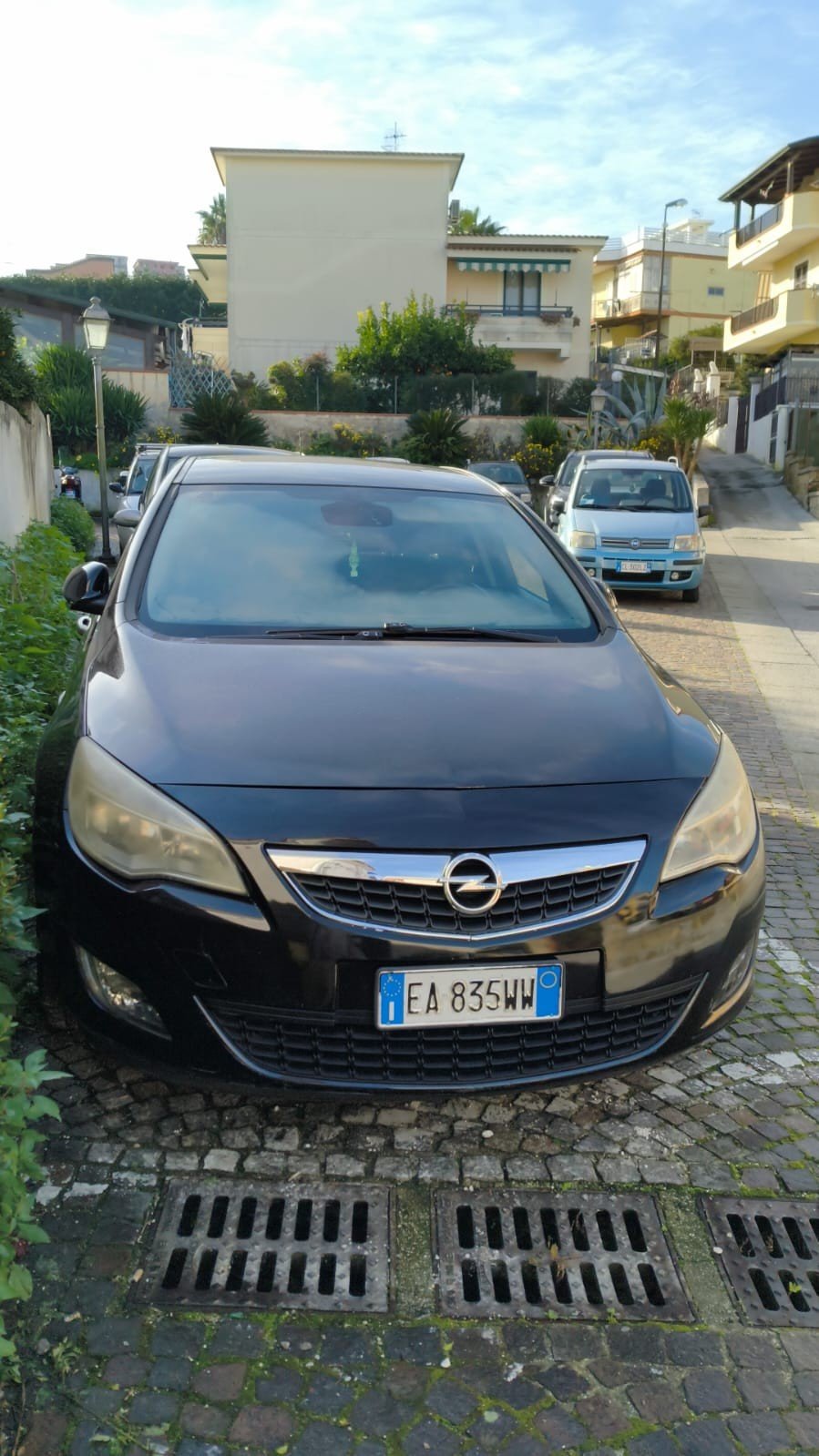 Numer rejestracyjny EA835WW posiada OPEL Astra 4a serie