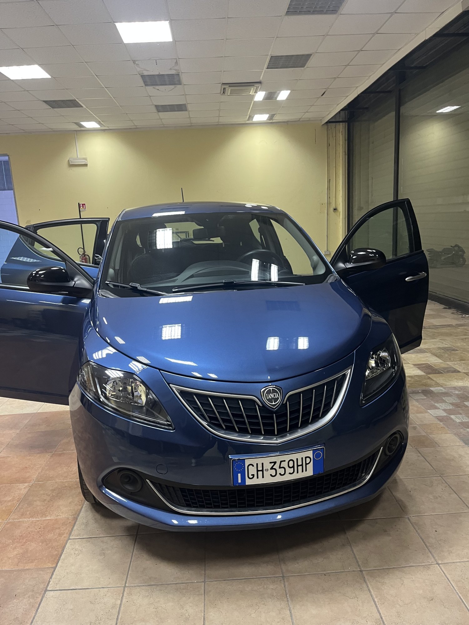 Numer rejestracyjny GH359HP posiada LANCIA YPSILON
