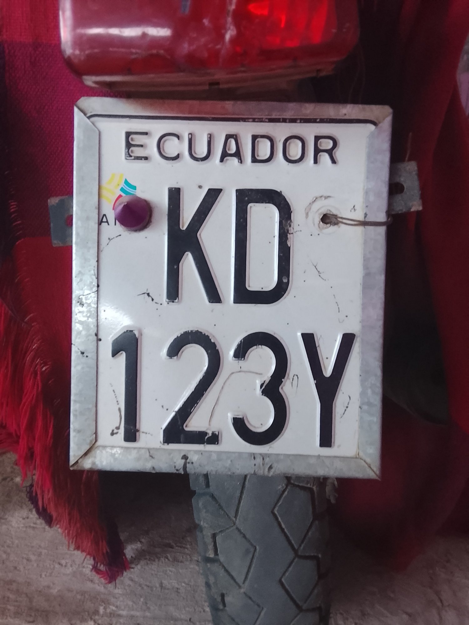 Numer rejestracyjny KD123Y posiada  