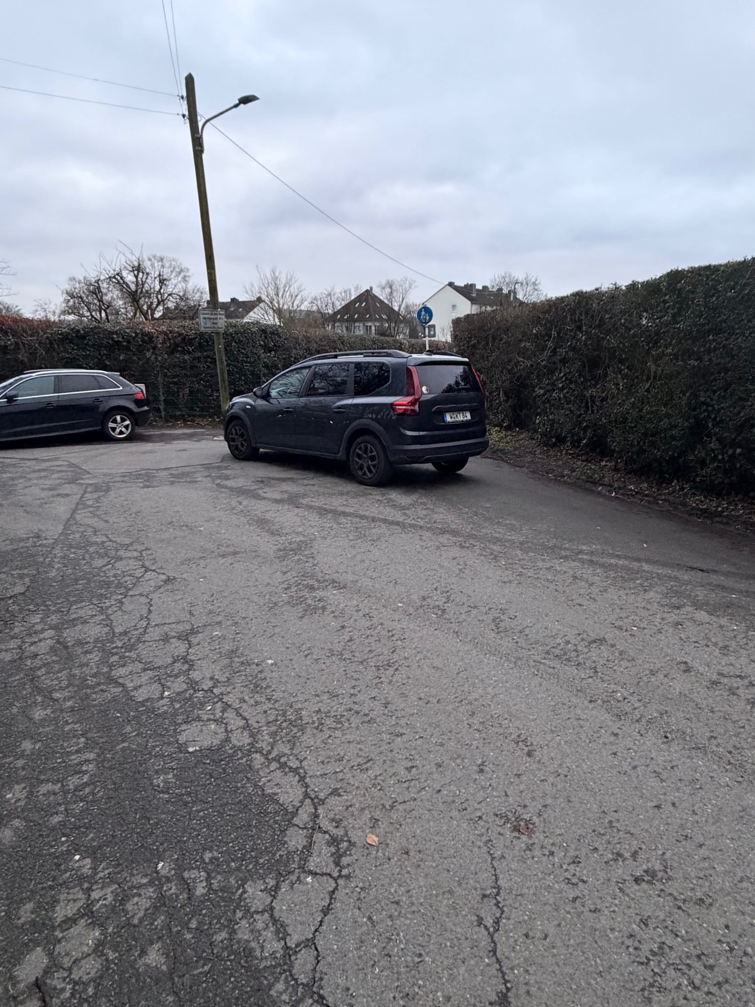 Numer rejestracyjny VHH814 posiada Dacia Lodgy