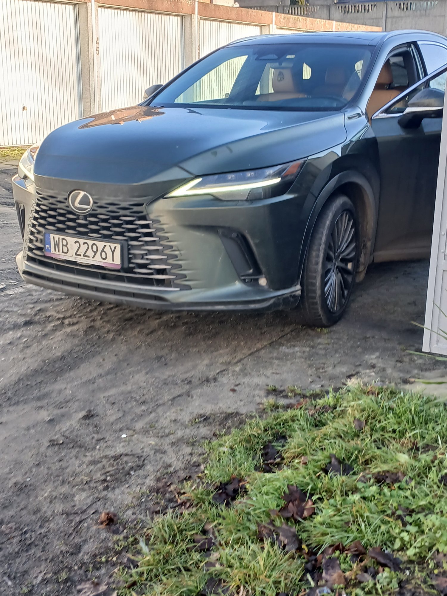 Numer rejestracyjny WB 2296Y posiada LEXUS RX450H+ - WB2296Y