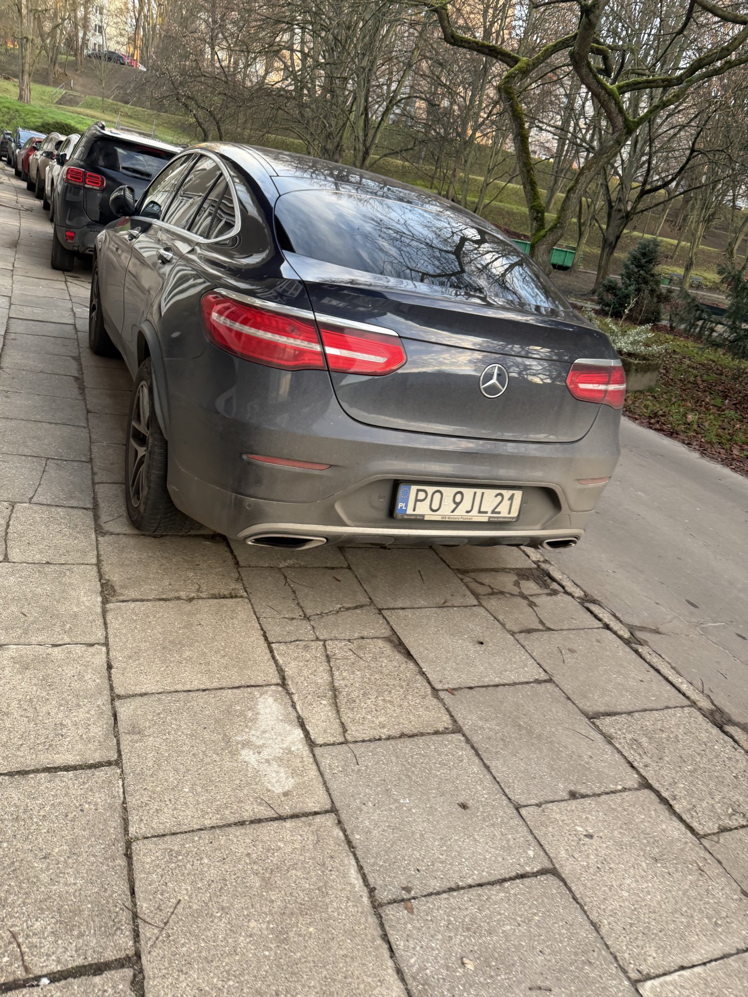 Numer rejestracyjny PO 9JL21 posiada MERCEDES-BENZ GLC 250 4MATIC - PO9JL21