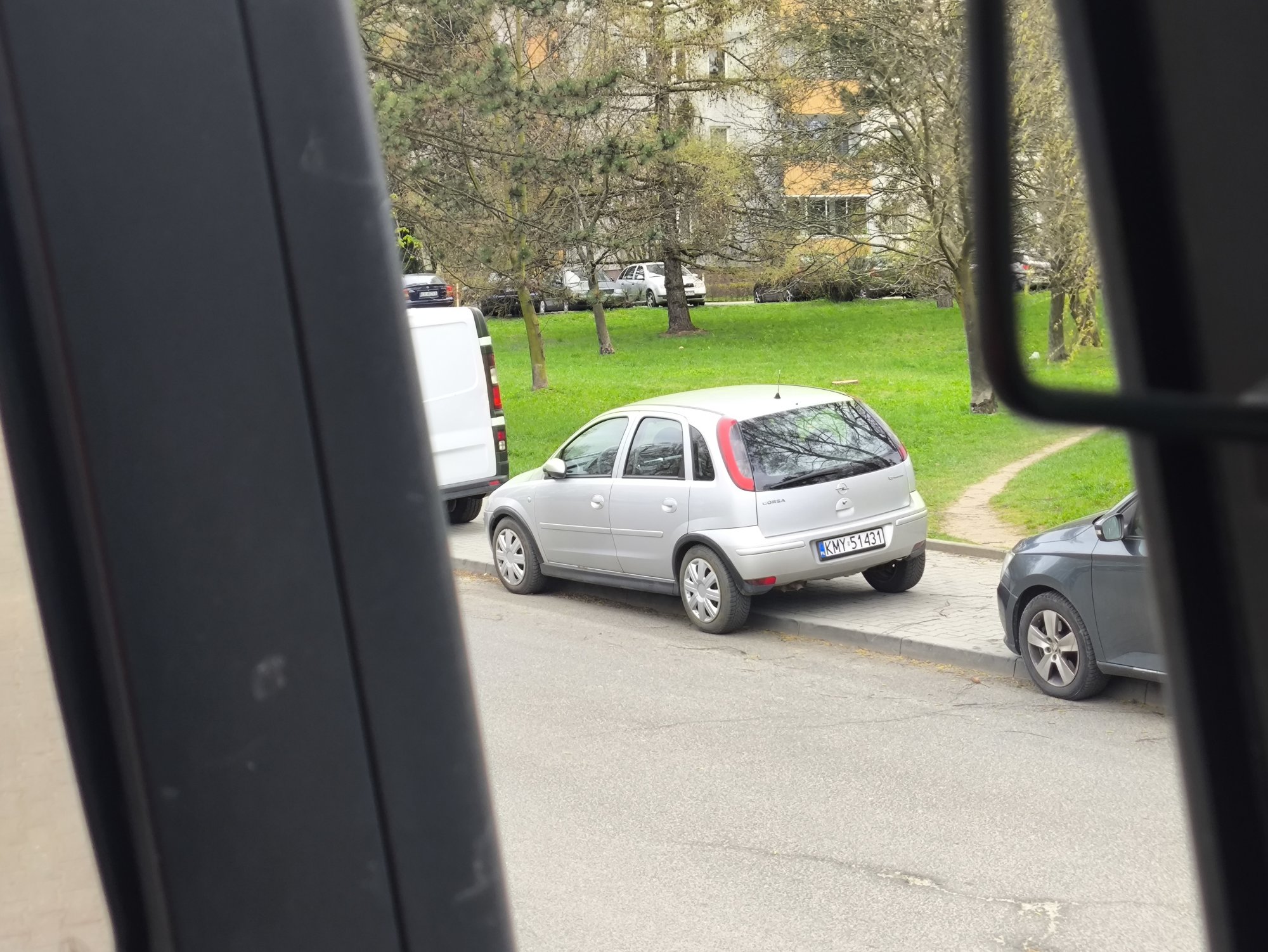 Numer rejestracyjny KMY 51431 posiada OPEL Corsa C 1.2 MR`00 E3 Cosmo - KMY51431