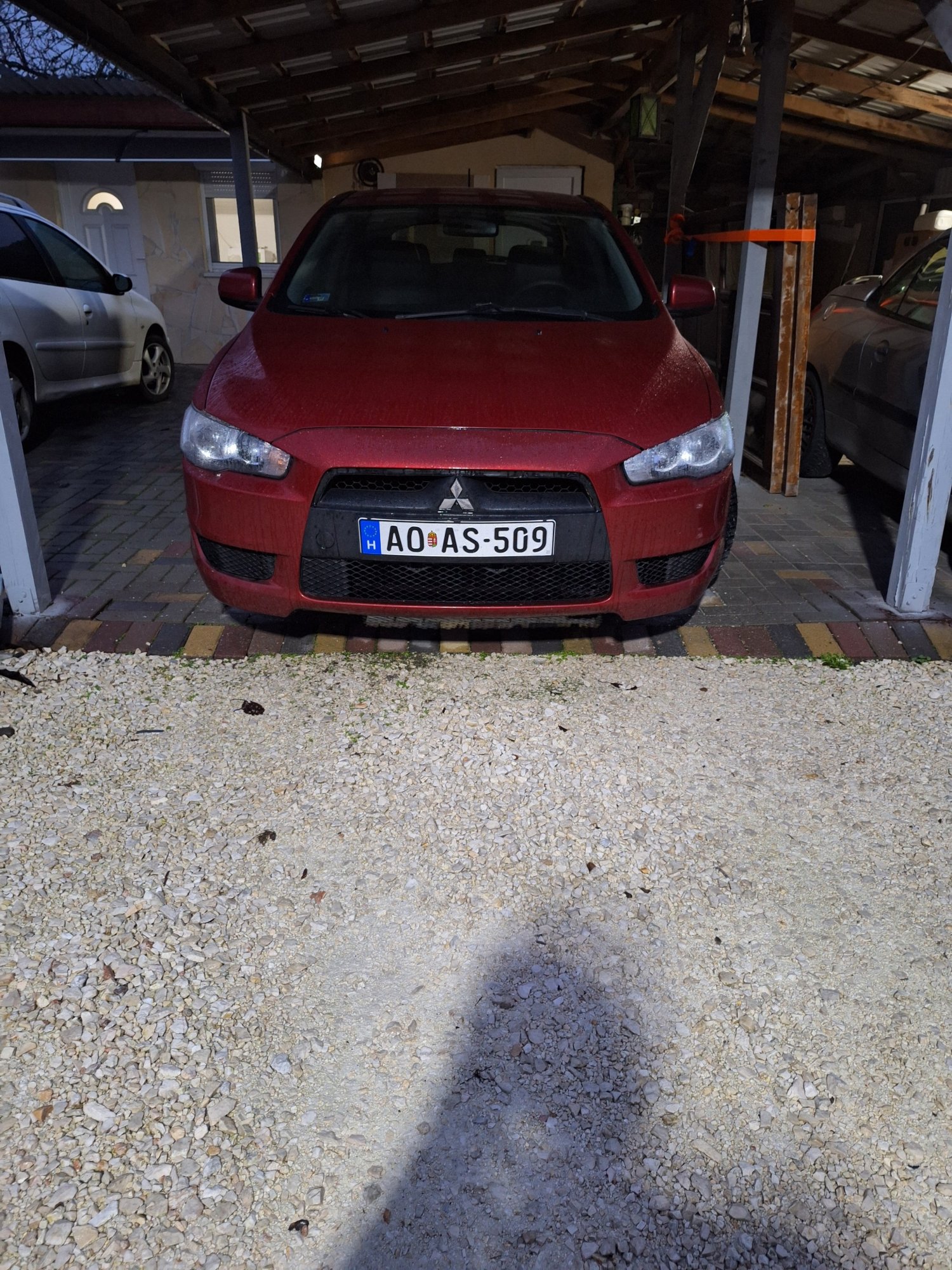 Numer rejestracyjny AOAS509 posiada Mitsubishi 