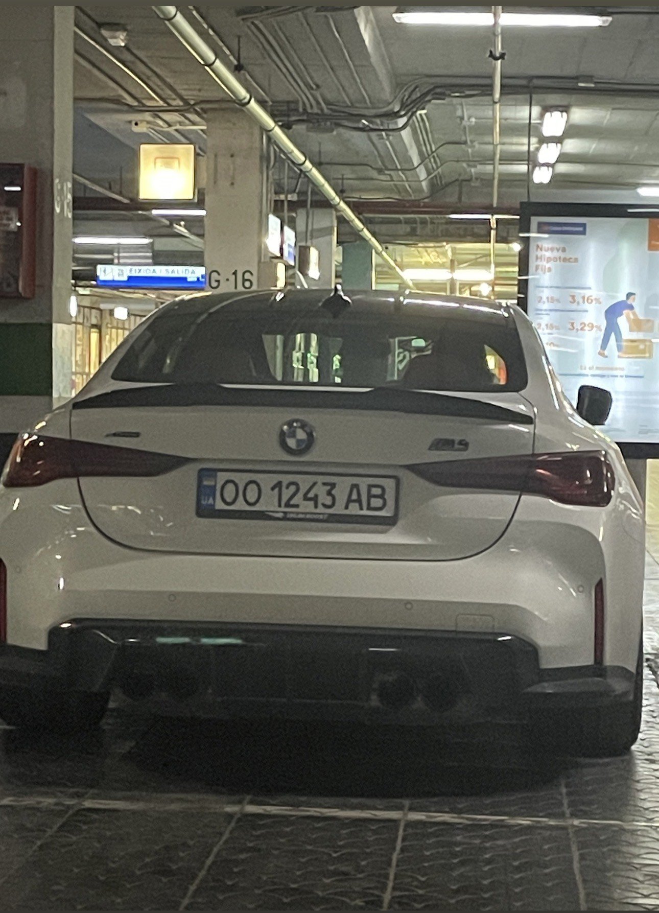 Numer rejestracyjny OO1243AB posiada BMW M4