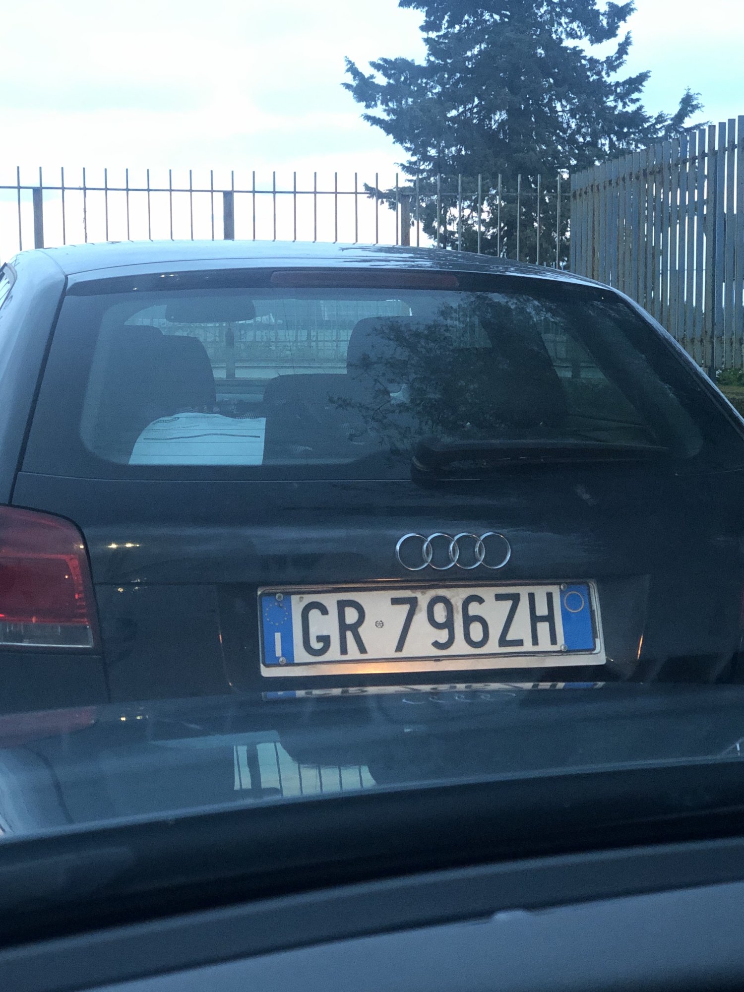 Numer rejestracyjny GR796ZH posiada Audi 